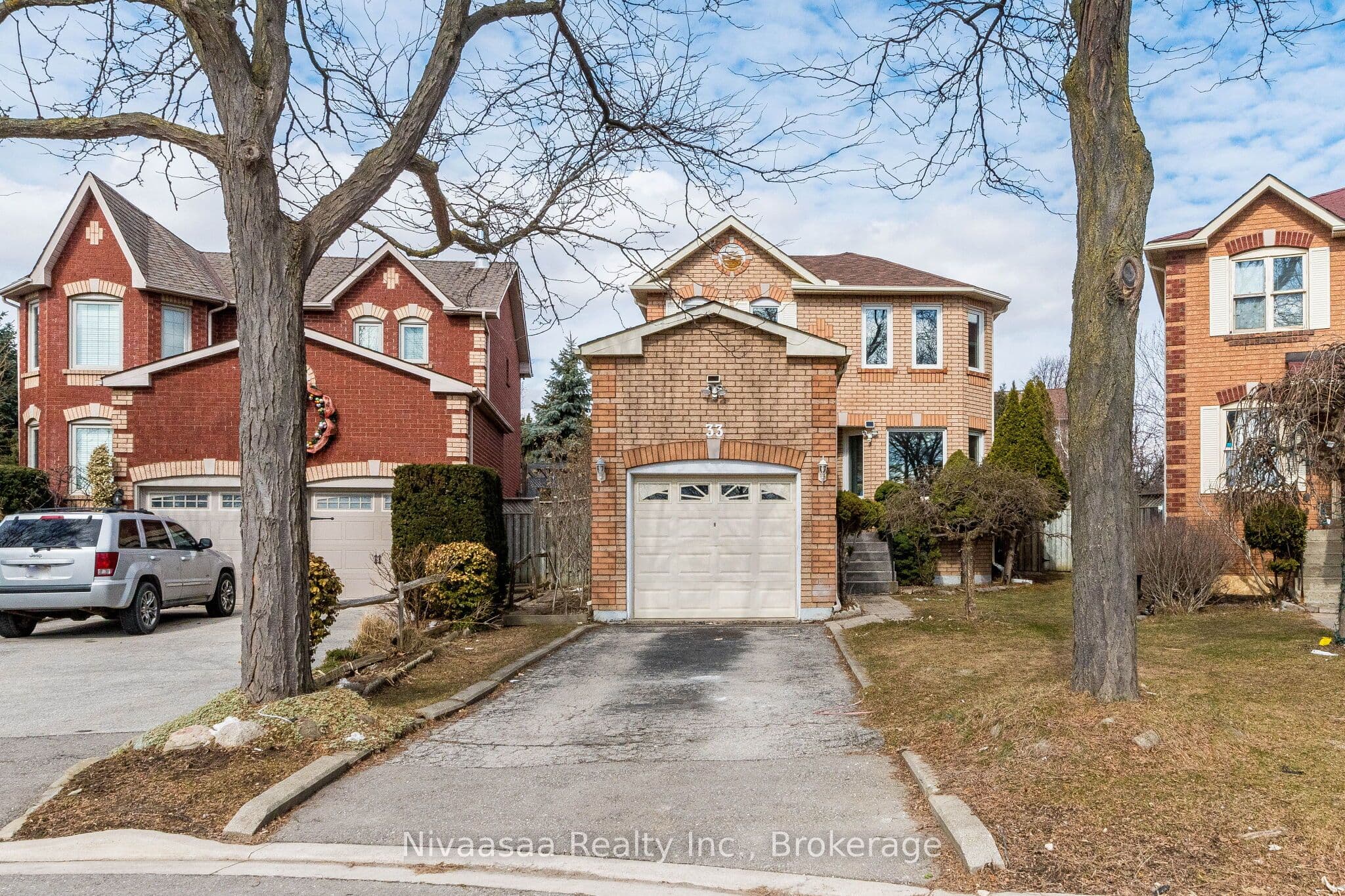 33 Pantages Court