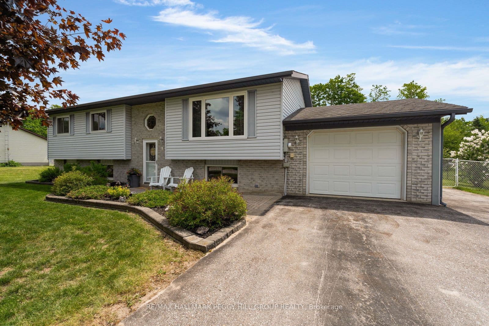 9 Adams Avenue photo 1