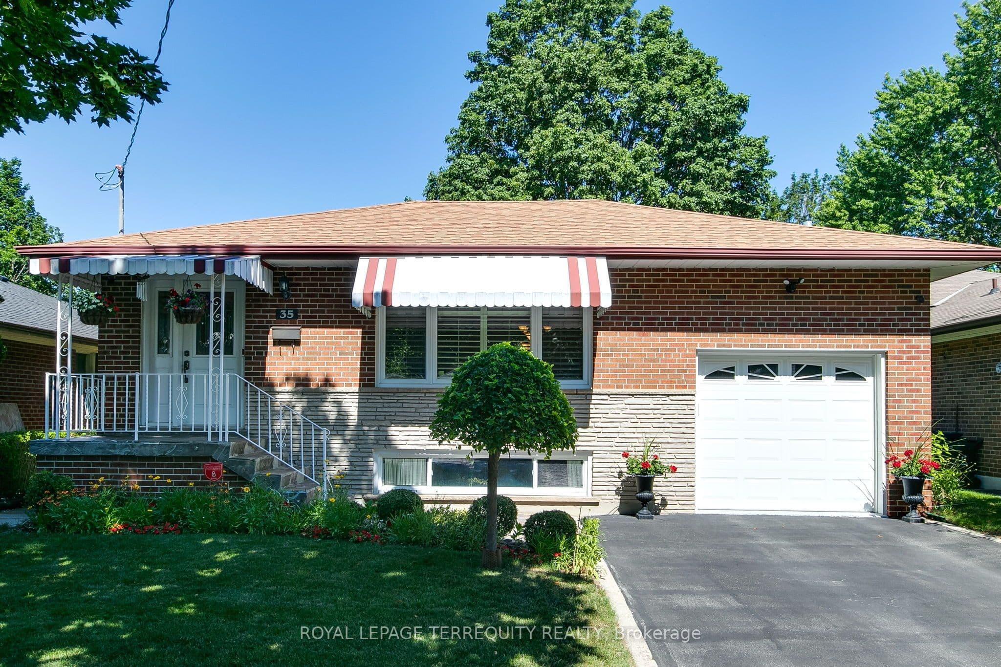 35 Sedgemount Drive photo 1