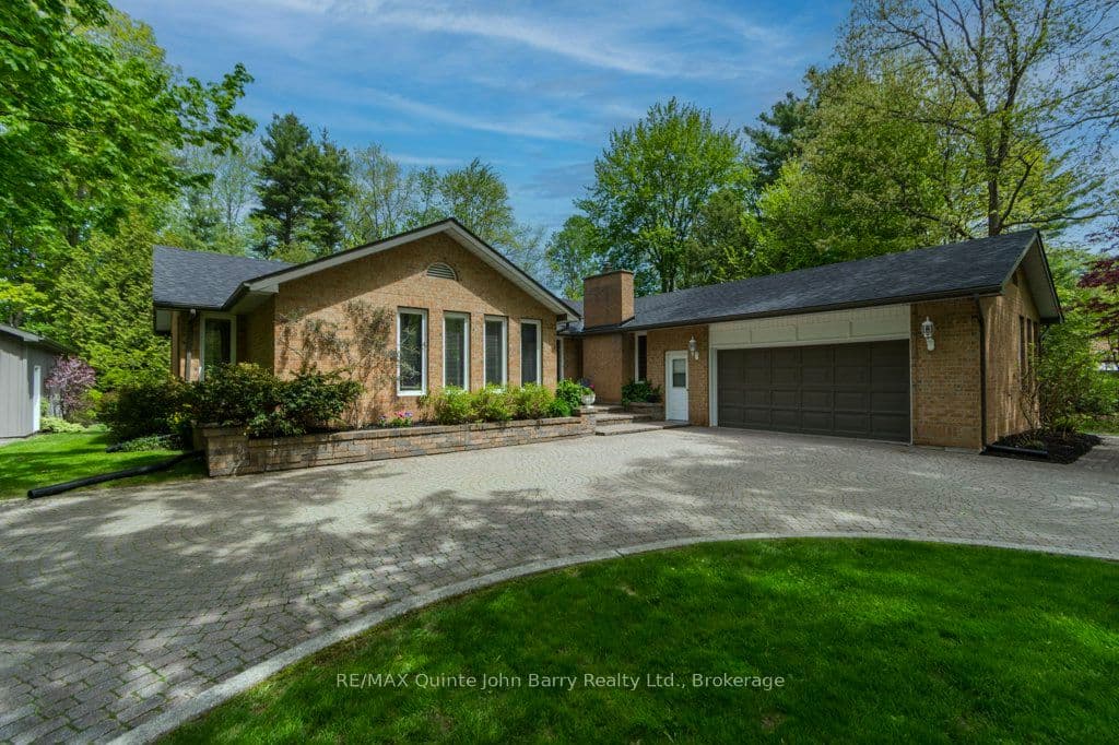 256 Colonial Drive photo 1
