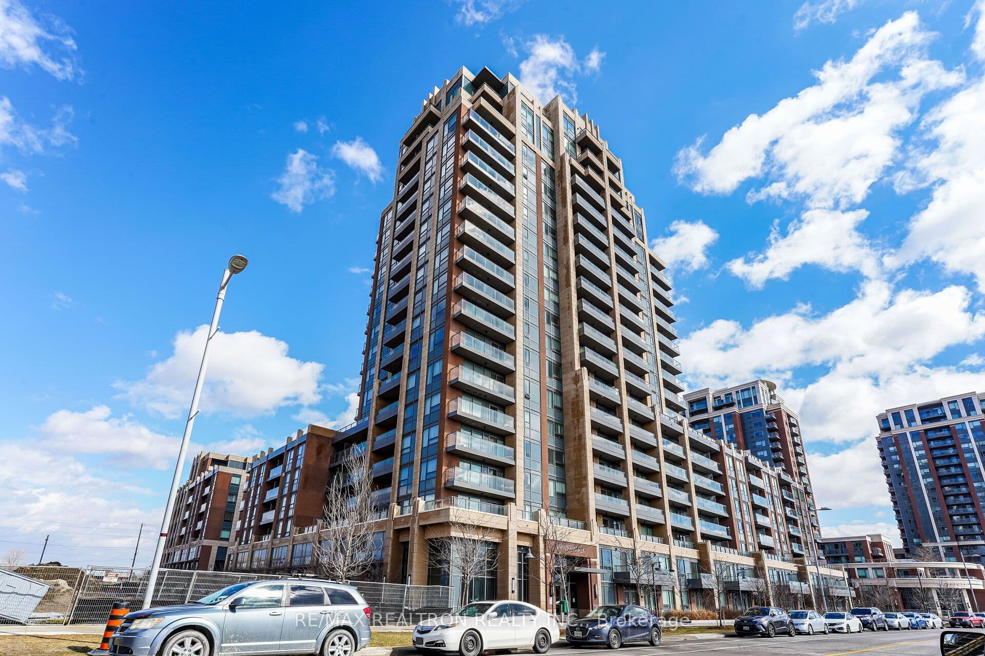 Unit 1707 18 Uptown Drive photo 1