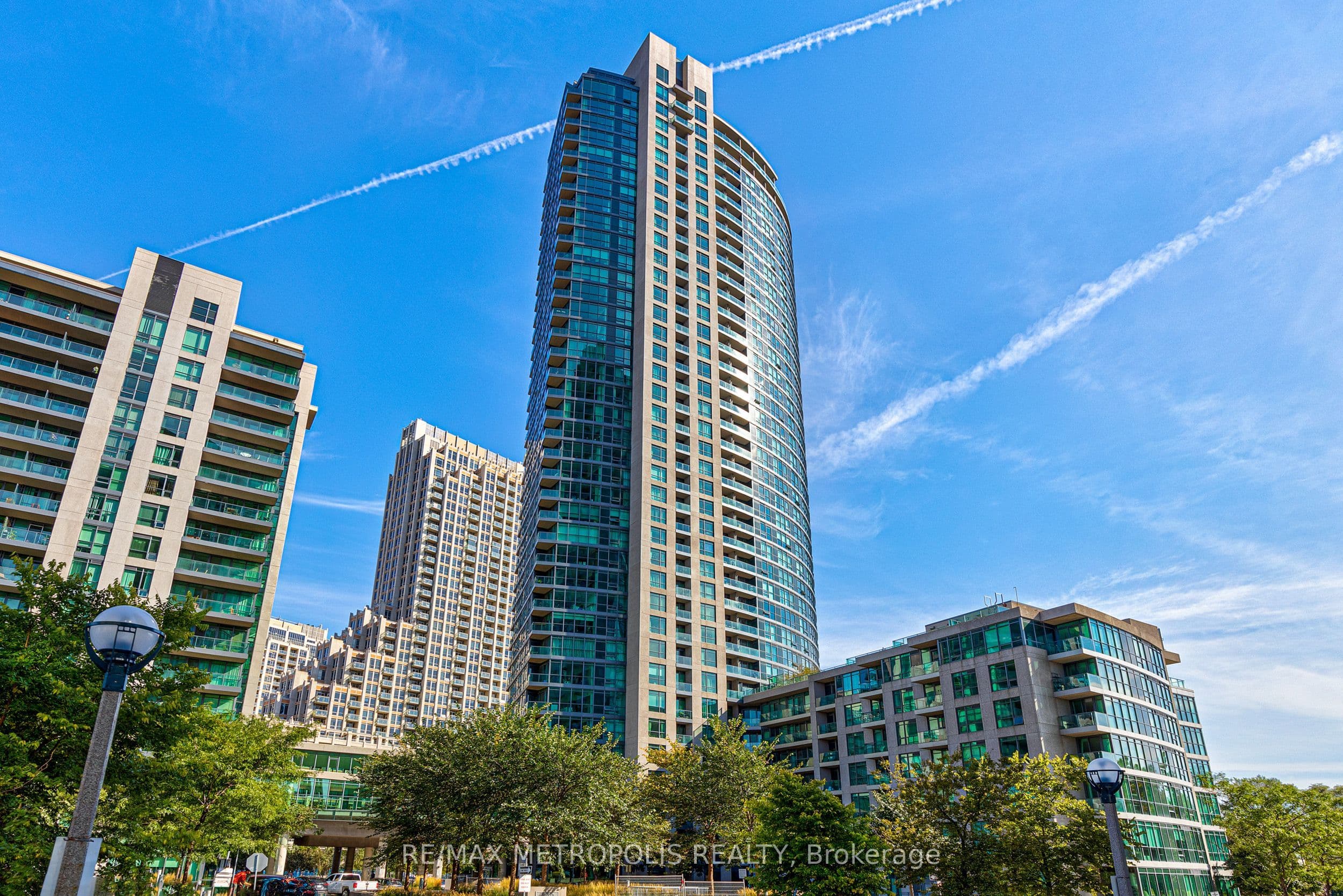 Unit 208 215 Fort York Boulevard photo 1