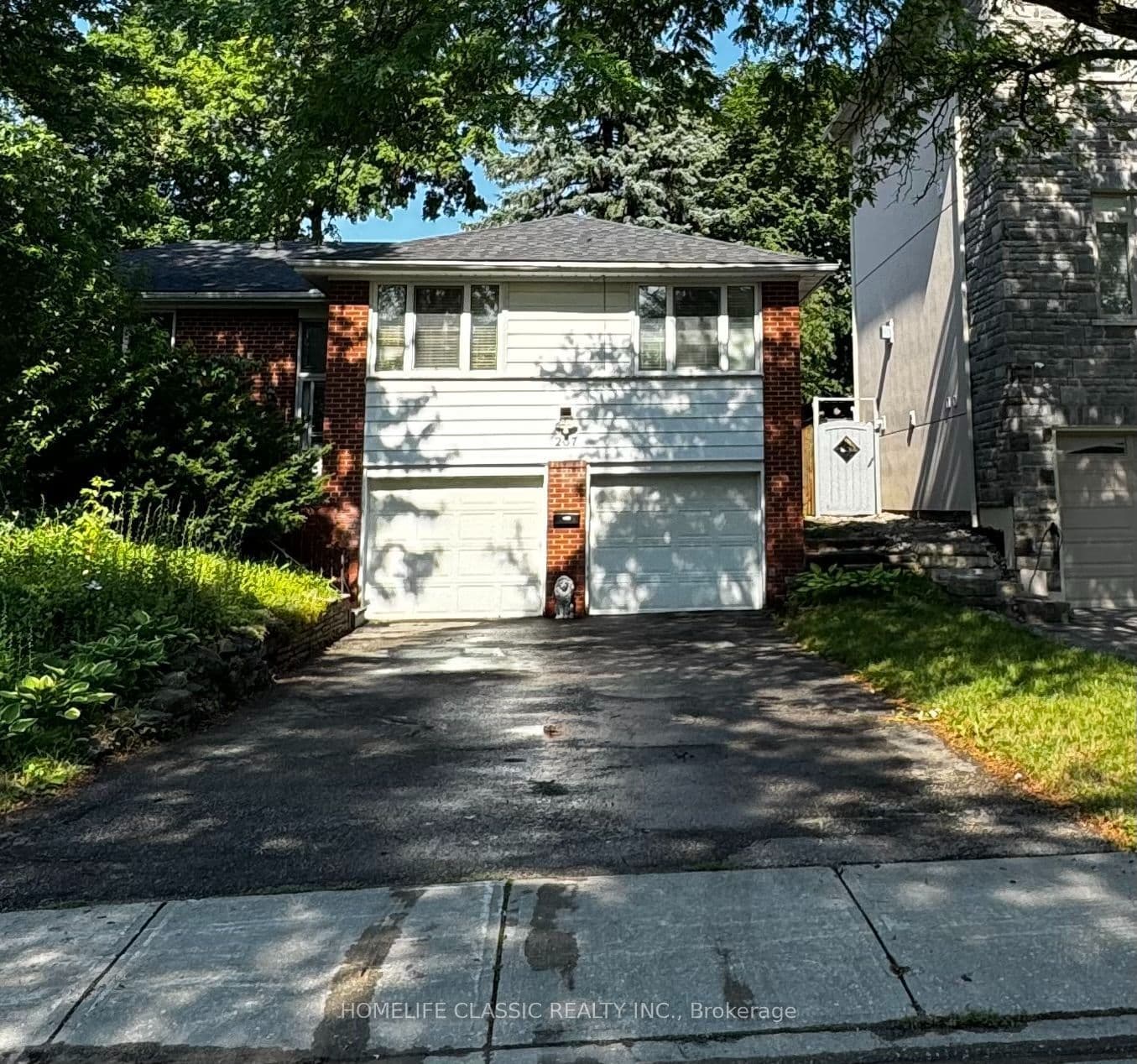 267 IREDALE Road photo 1