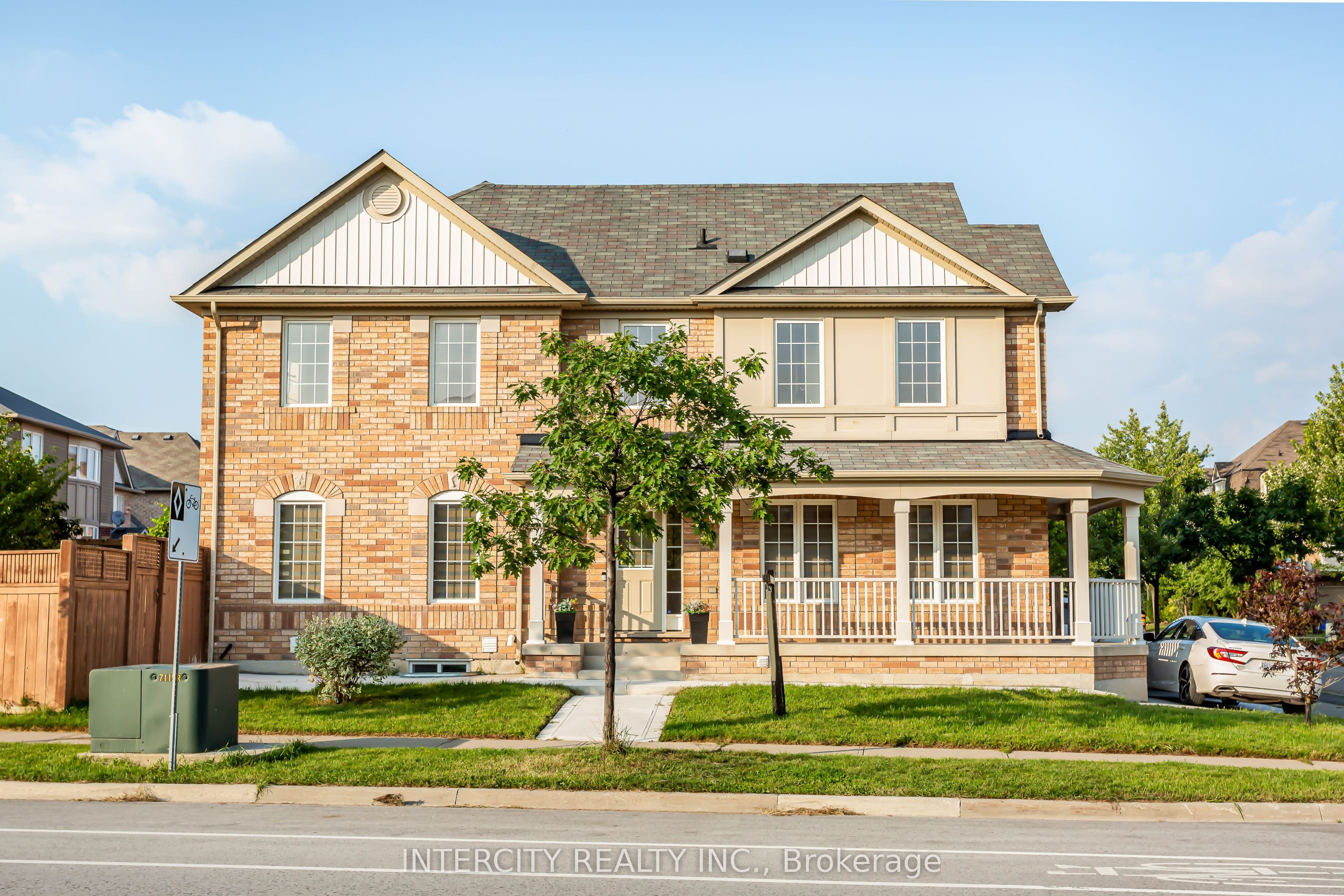 689 Ambroise Crescent photo 1