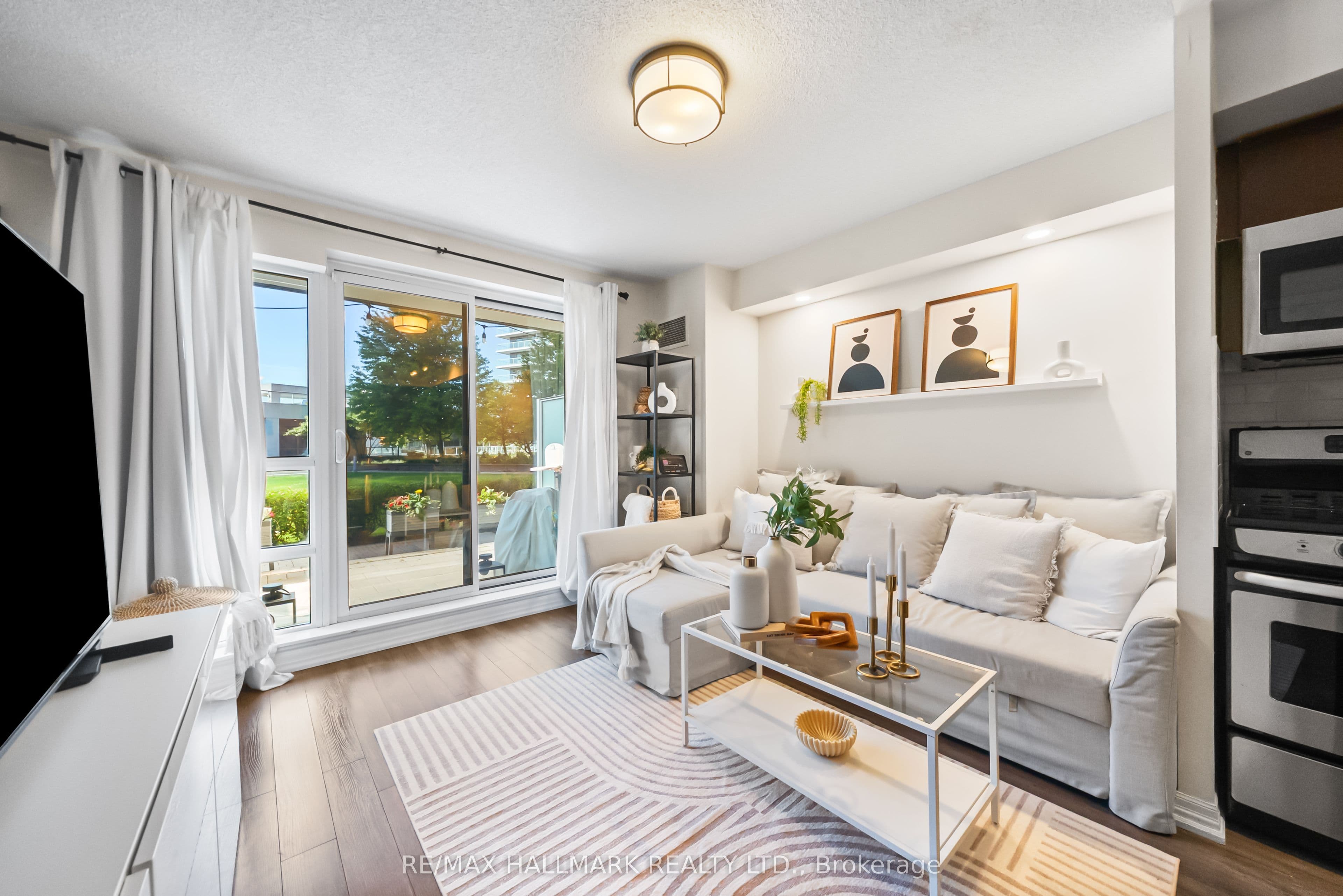 Unit 122 2035 Sheppard Avenue photo 1