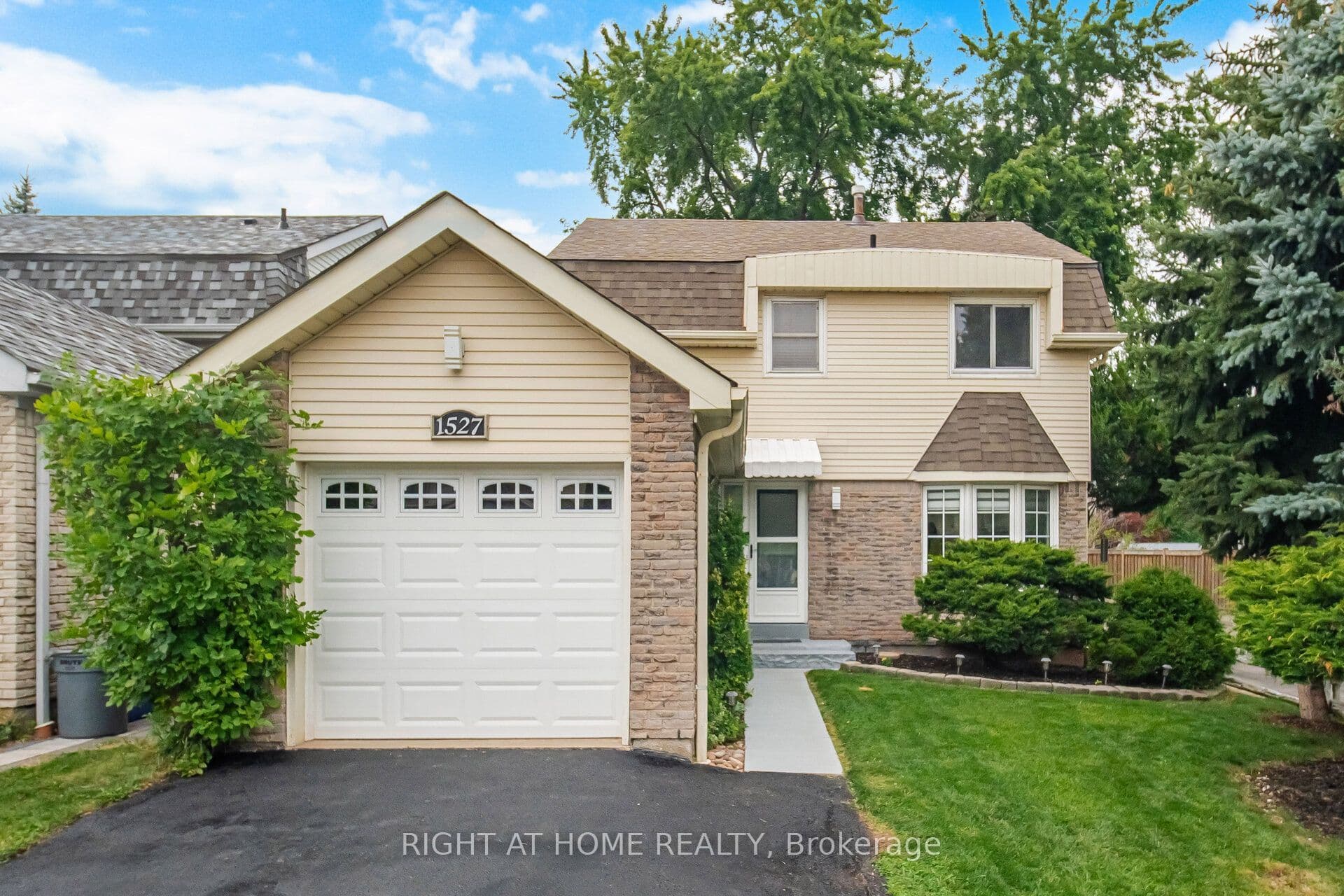 1527 Forestdale Court photo 1