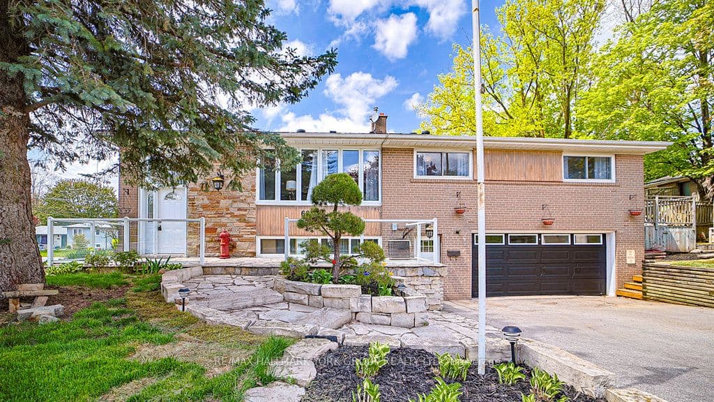 689 Sunnypoint Drive photo 1