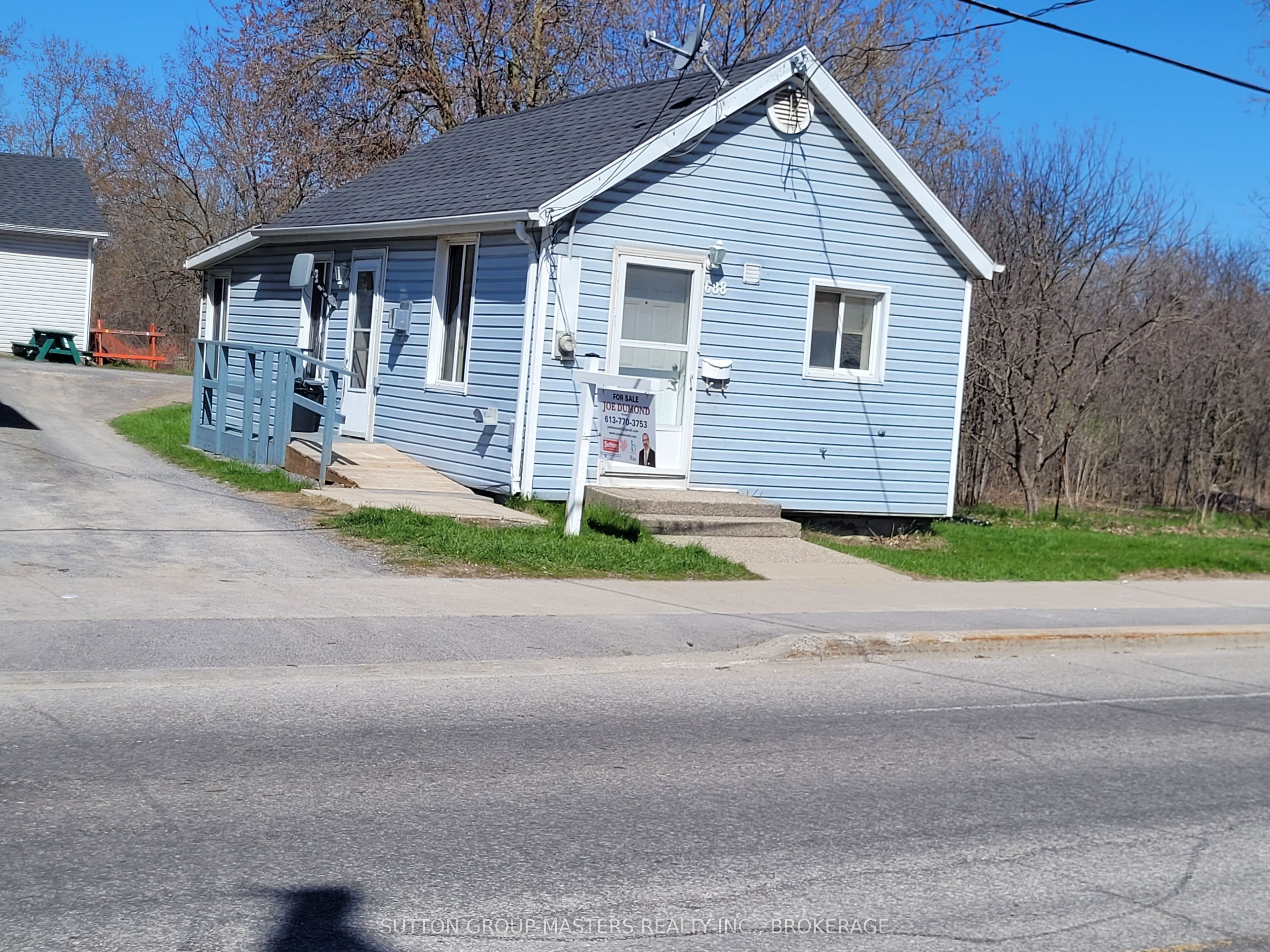688 Montreal Street photo 1