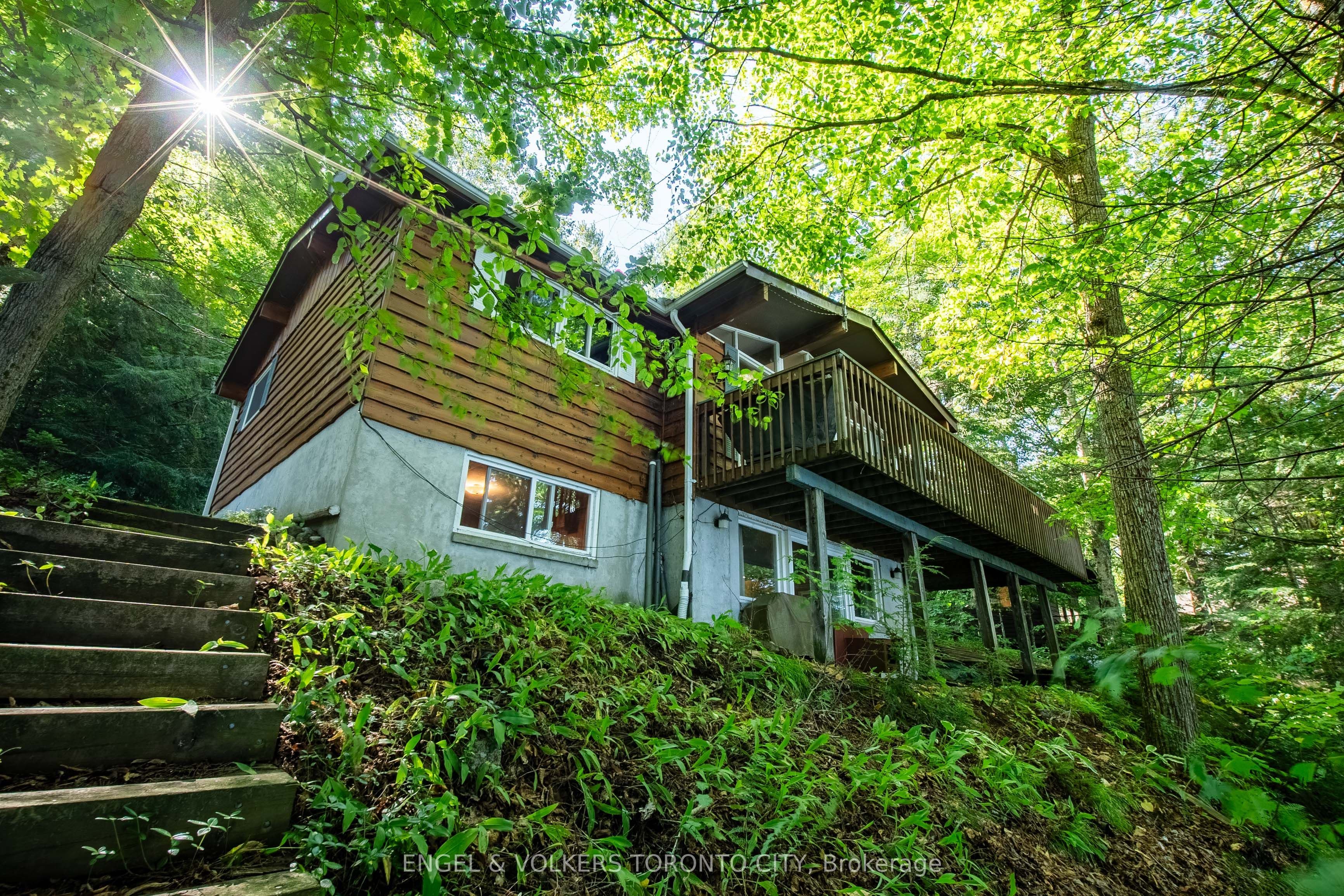 1032 Cliffdene Drive photo 1