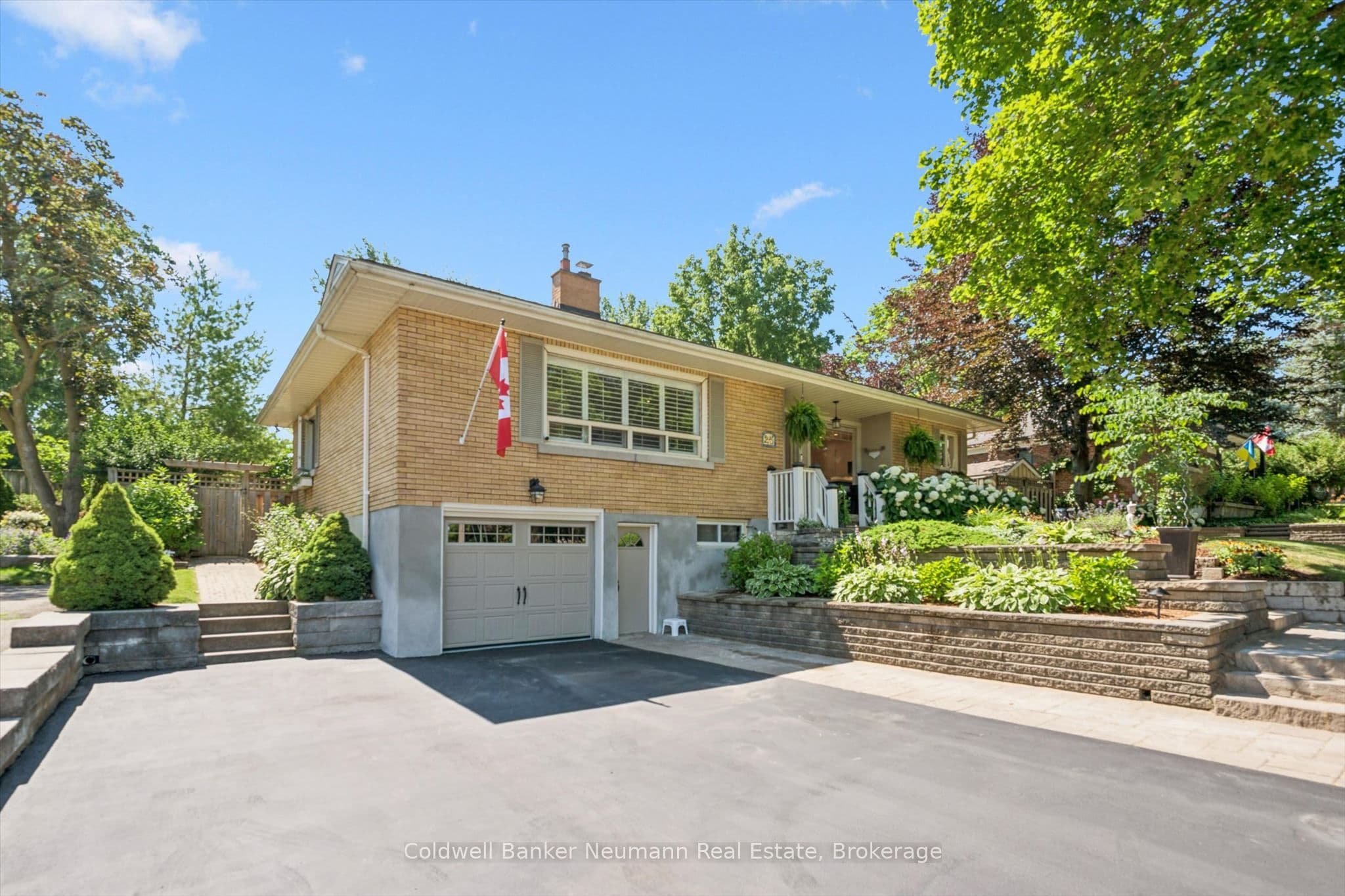 25 Bennett Avenue photo 1