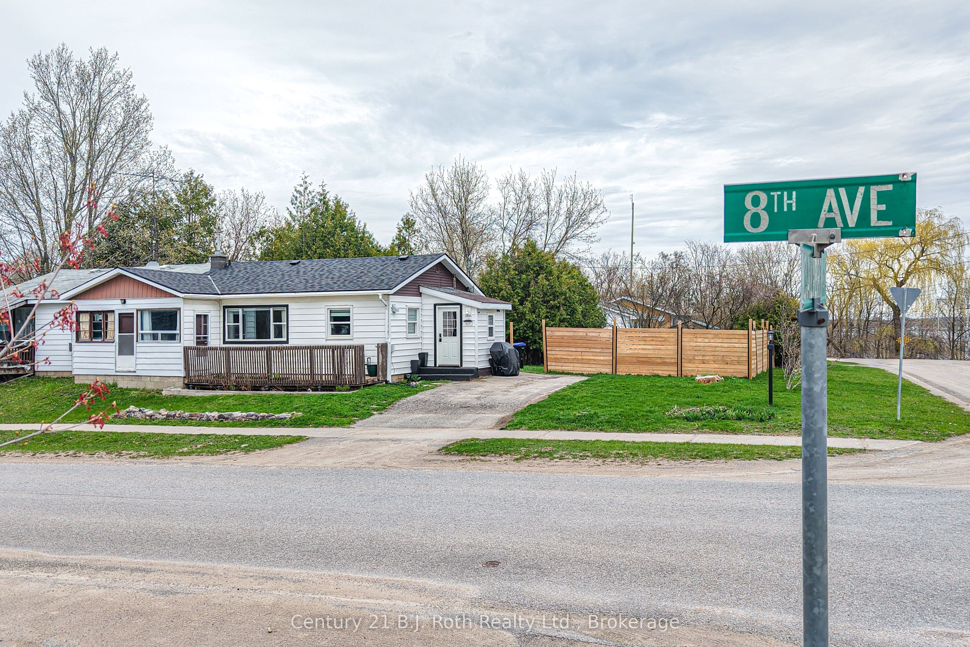 817 Eighth Avenue photo 1