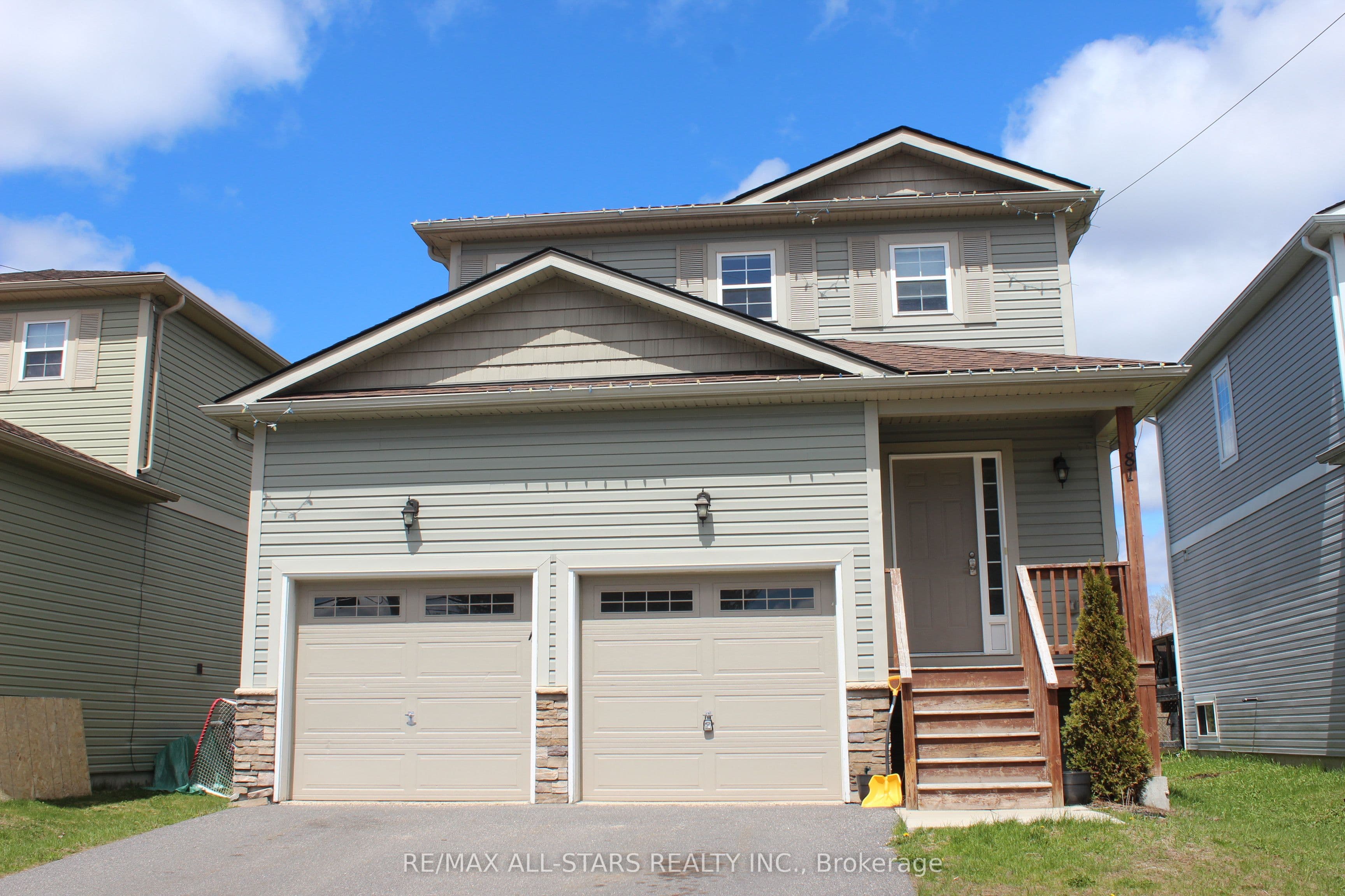 81 Douglas Drive photo 1
