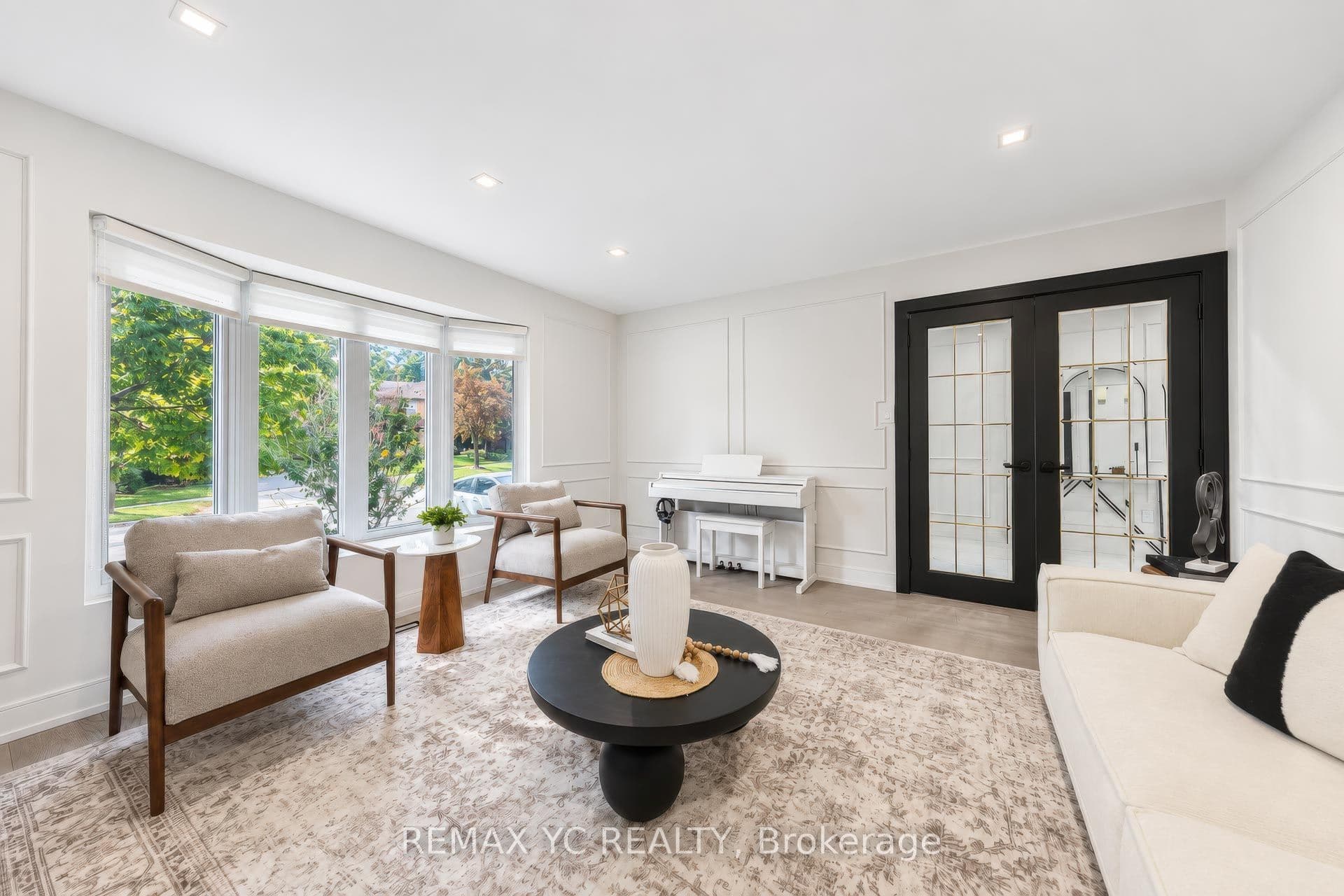4 Simmons Crescent photo 1