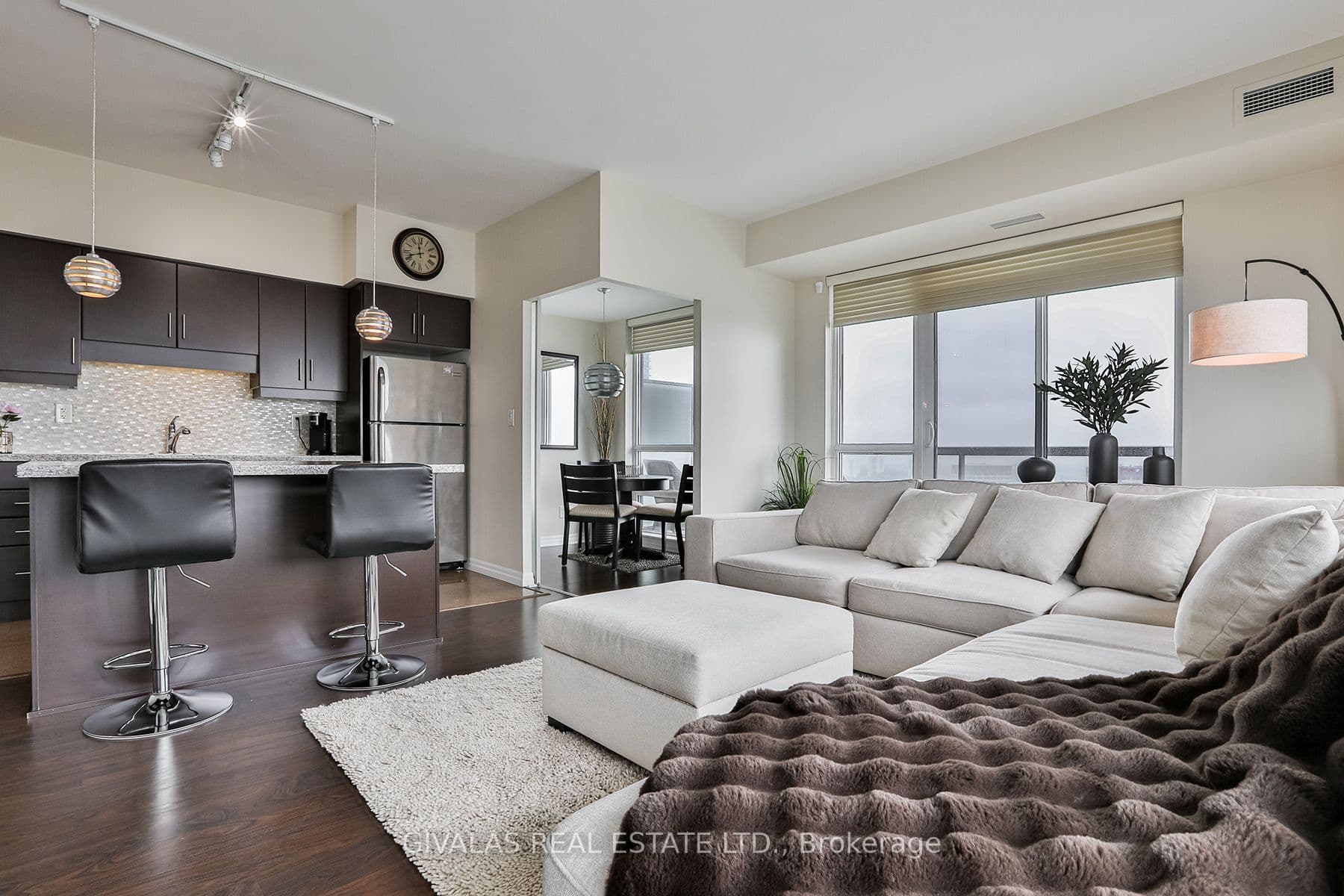 Unit 2110 30 Herons Hill Way photo 1