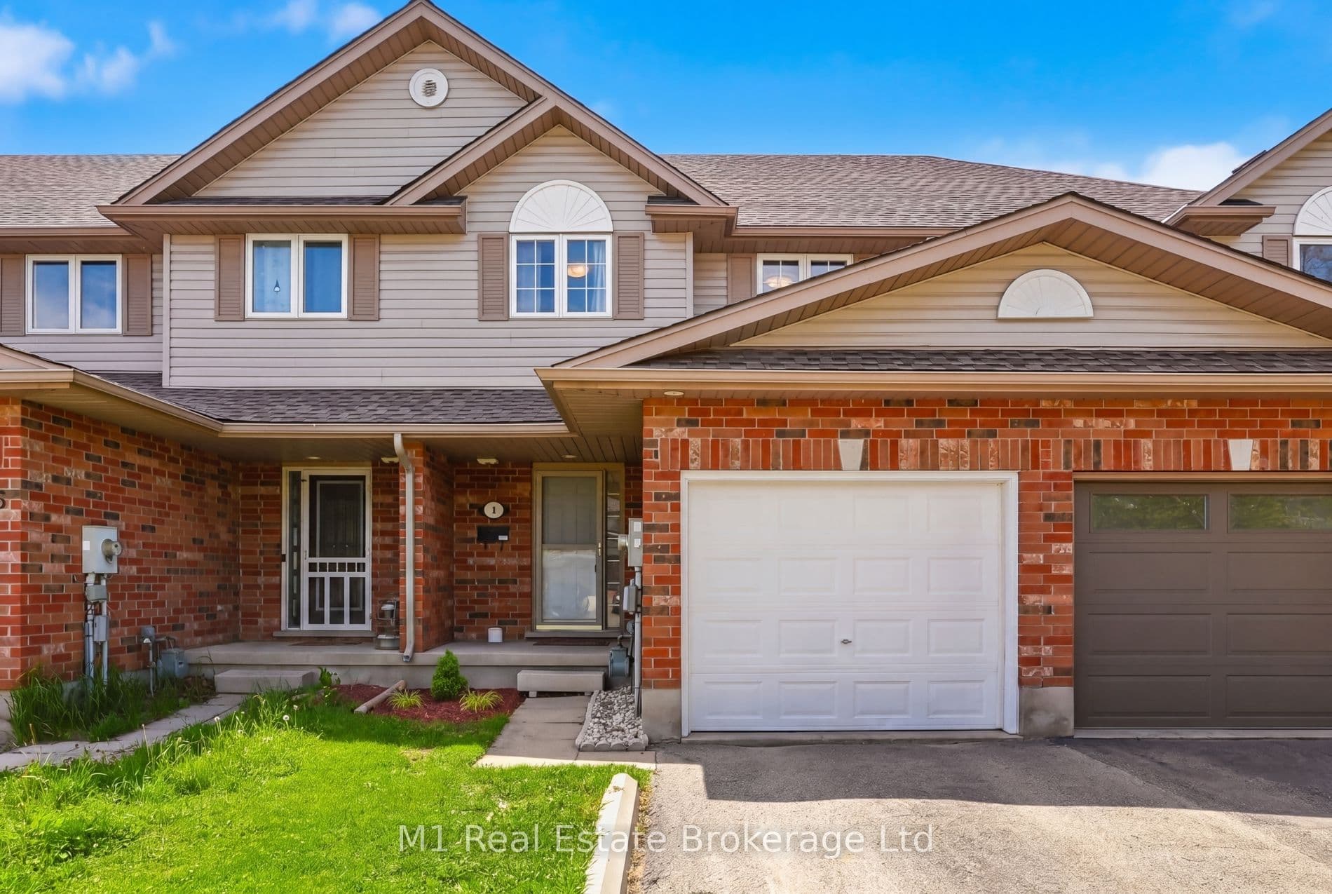 8 Ralston Drive photo 1
