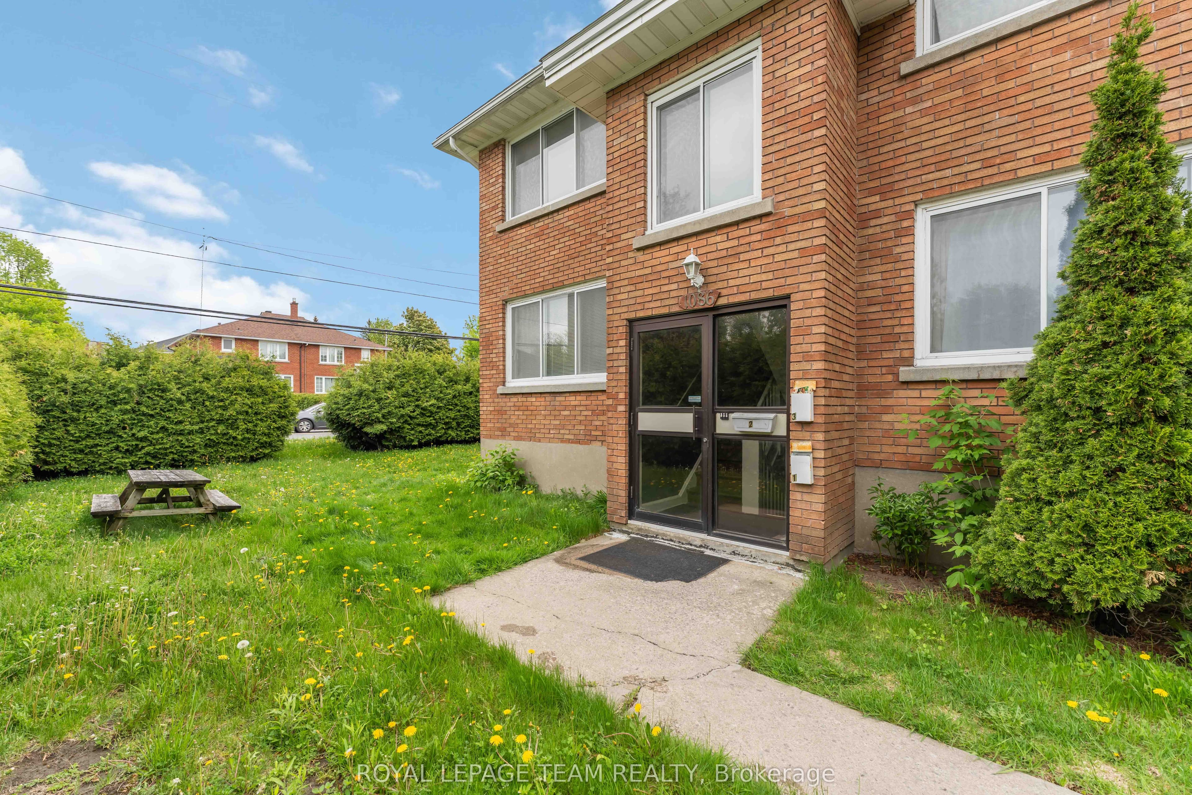 Unit 3 1086 Apolydor Avenue photo 1