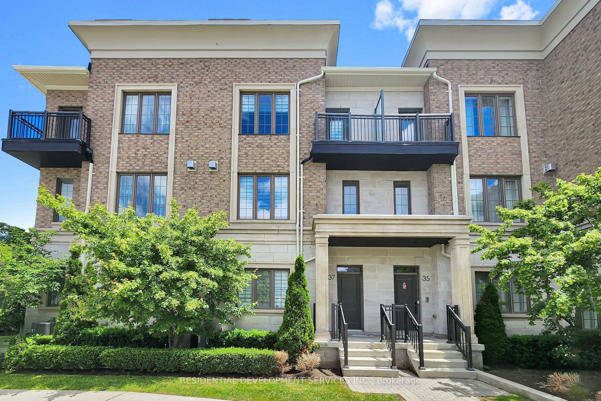 37 Village Parkway photo 1