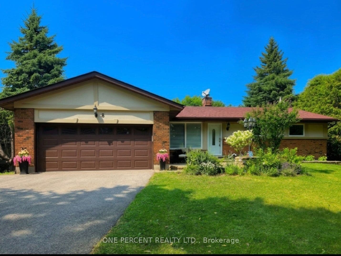 8 Cardwell Court photo 1