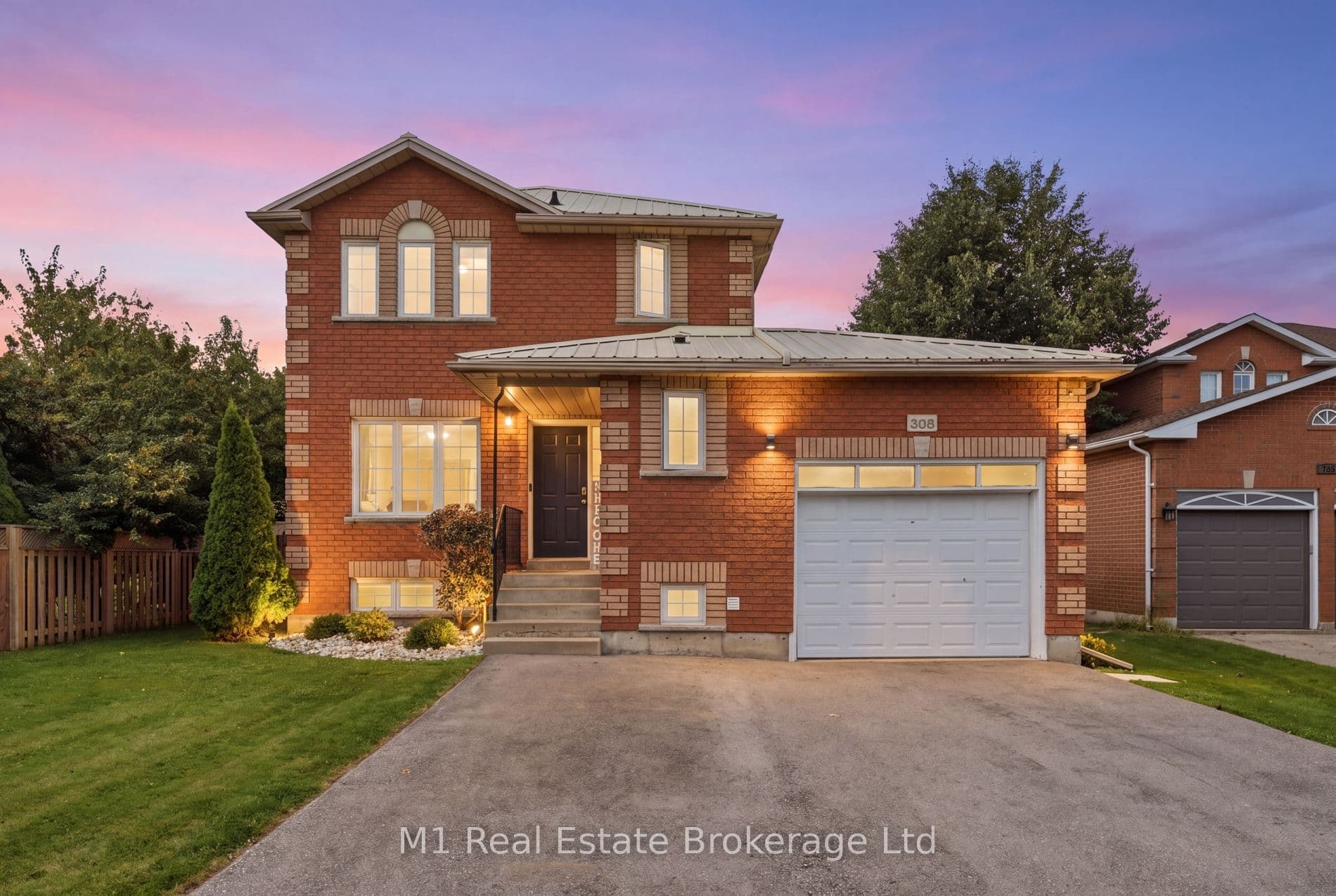 308 Daniel Crescent photo 1