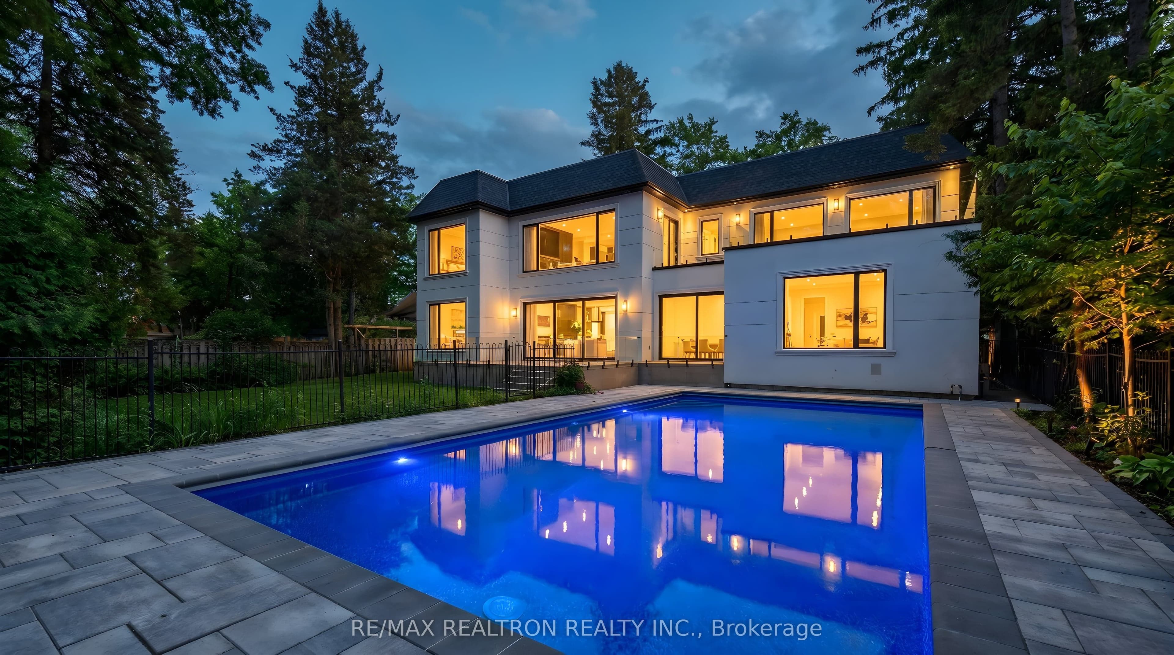 41 Sprucewood Drive photo 1