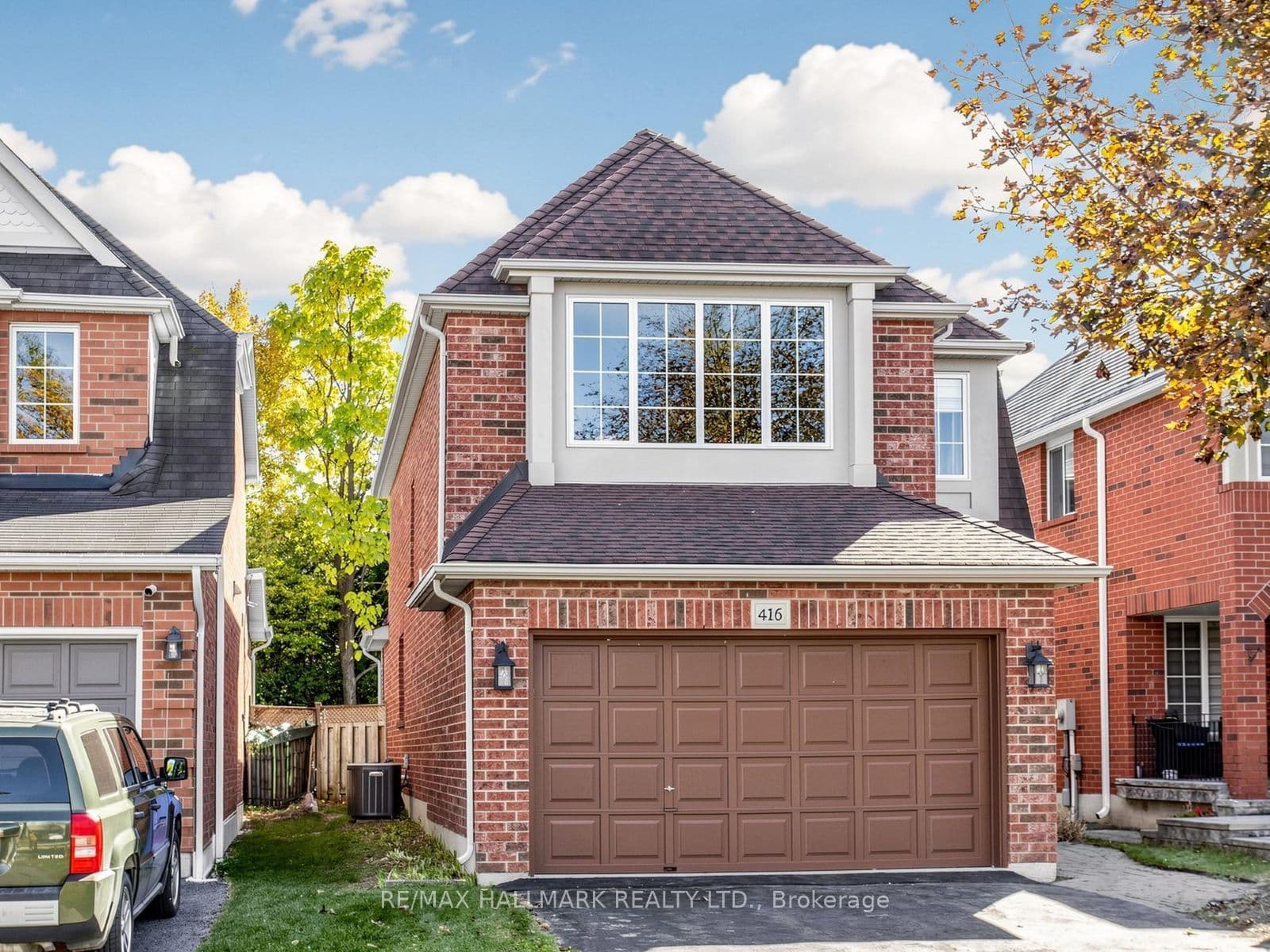 416 Heddle Crescent photo 1