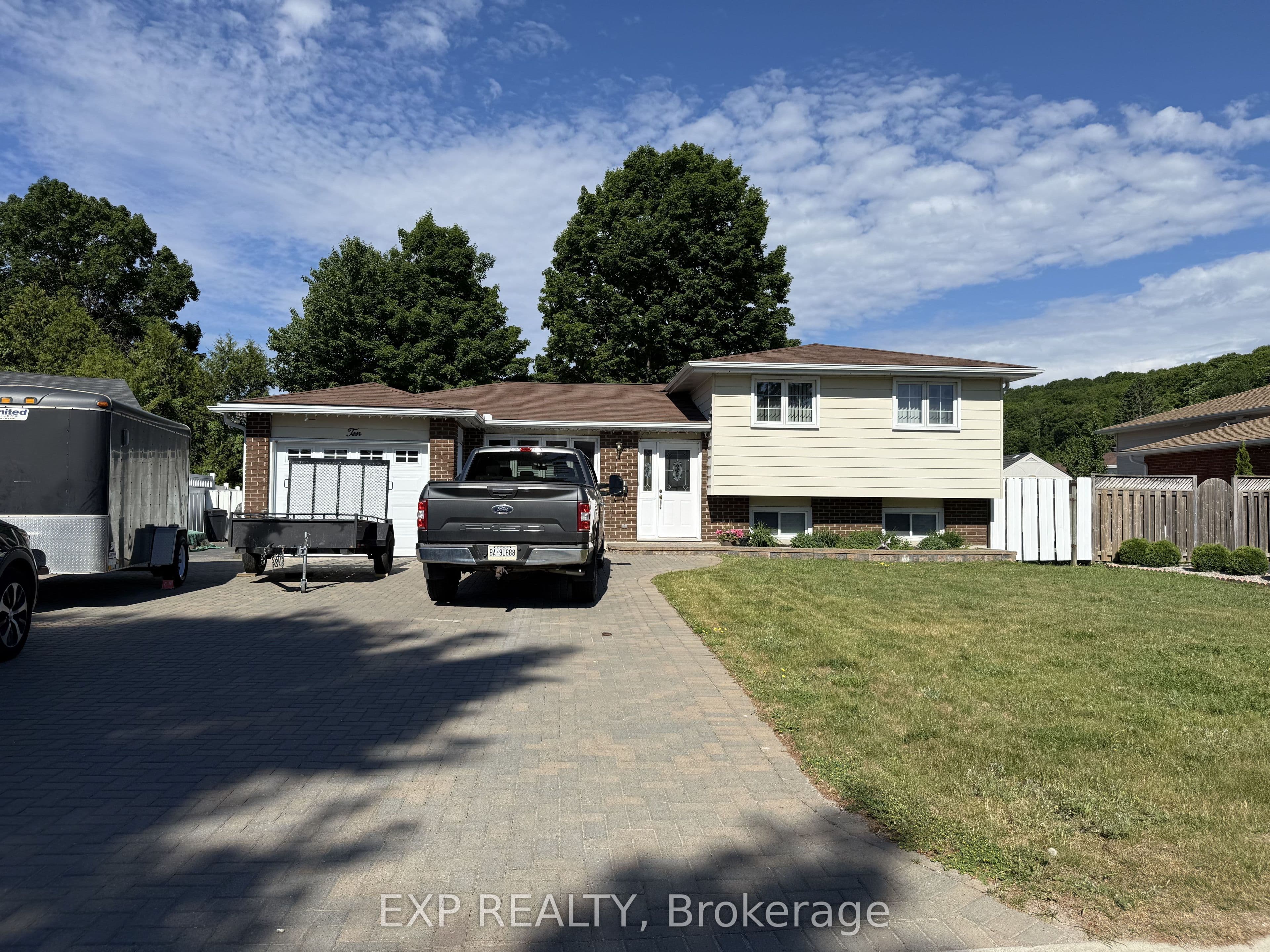 10 Kathryn Crescent photo 1