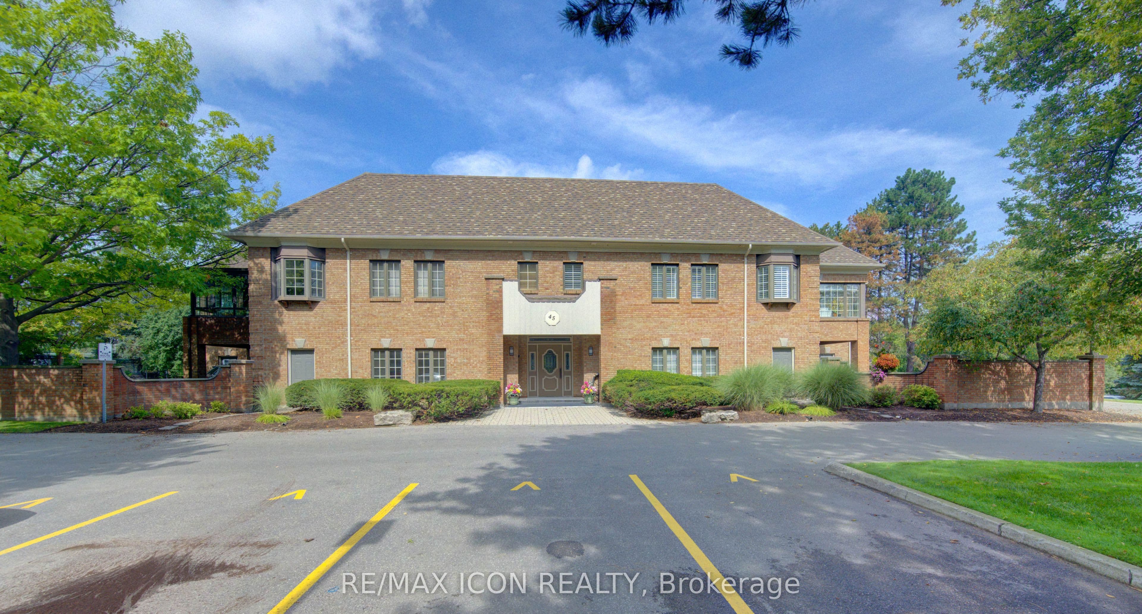 Unit 31 45 Blue Springs Drive photo 1