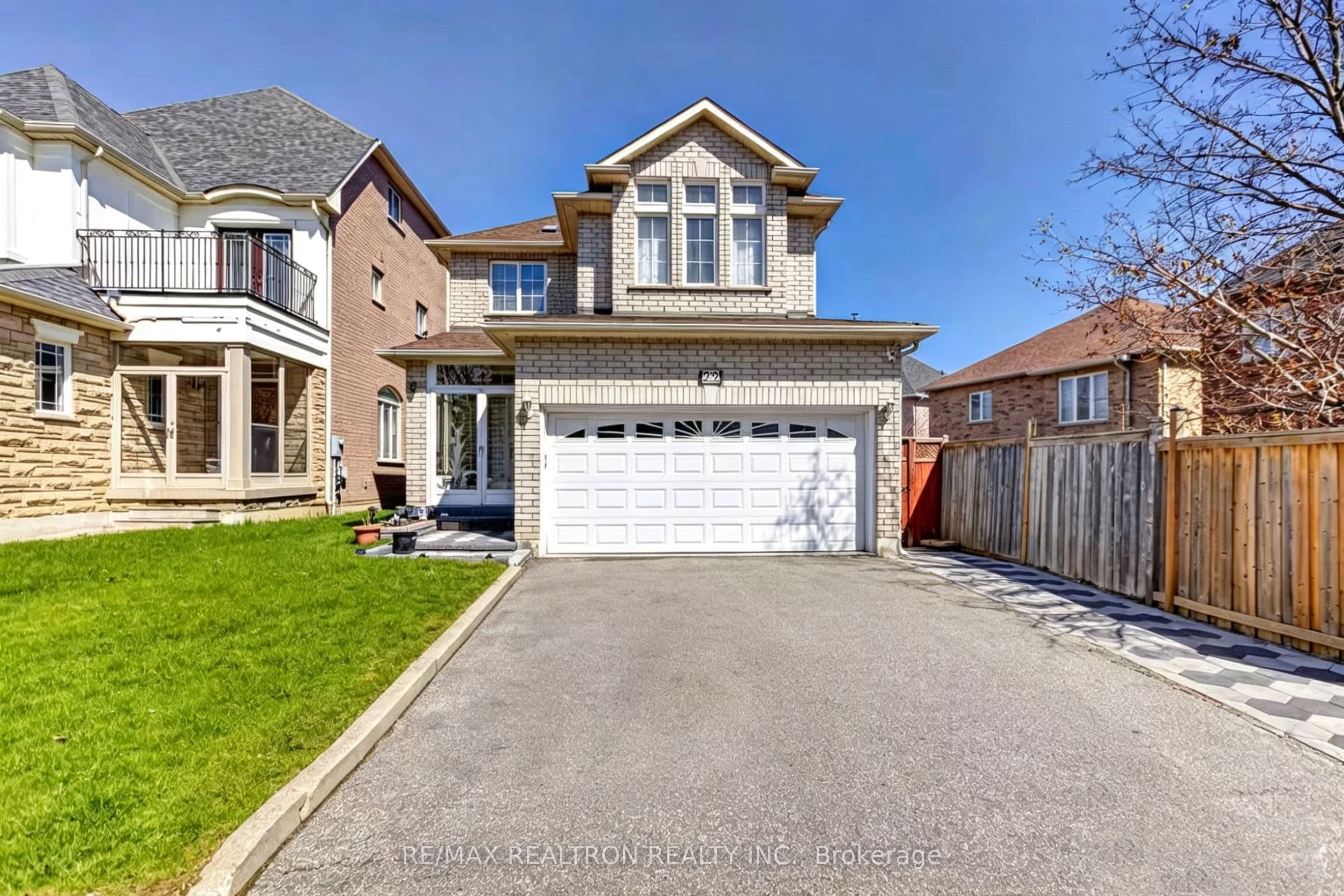 22 Copperstone Crescent photo 1