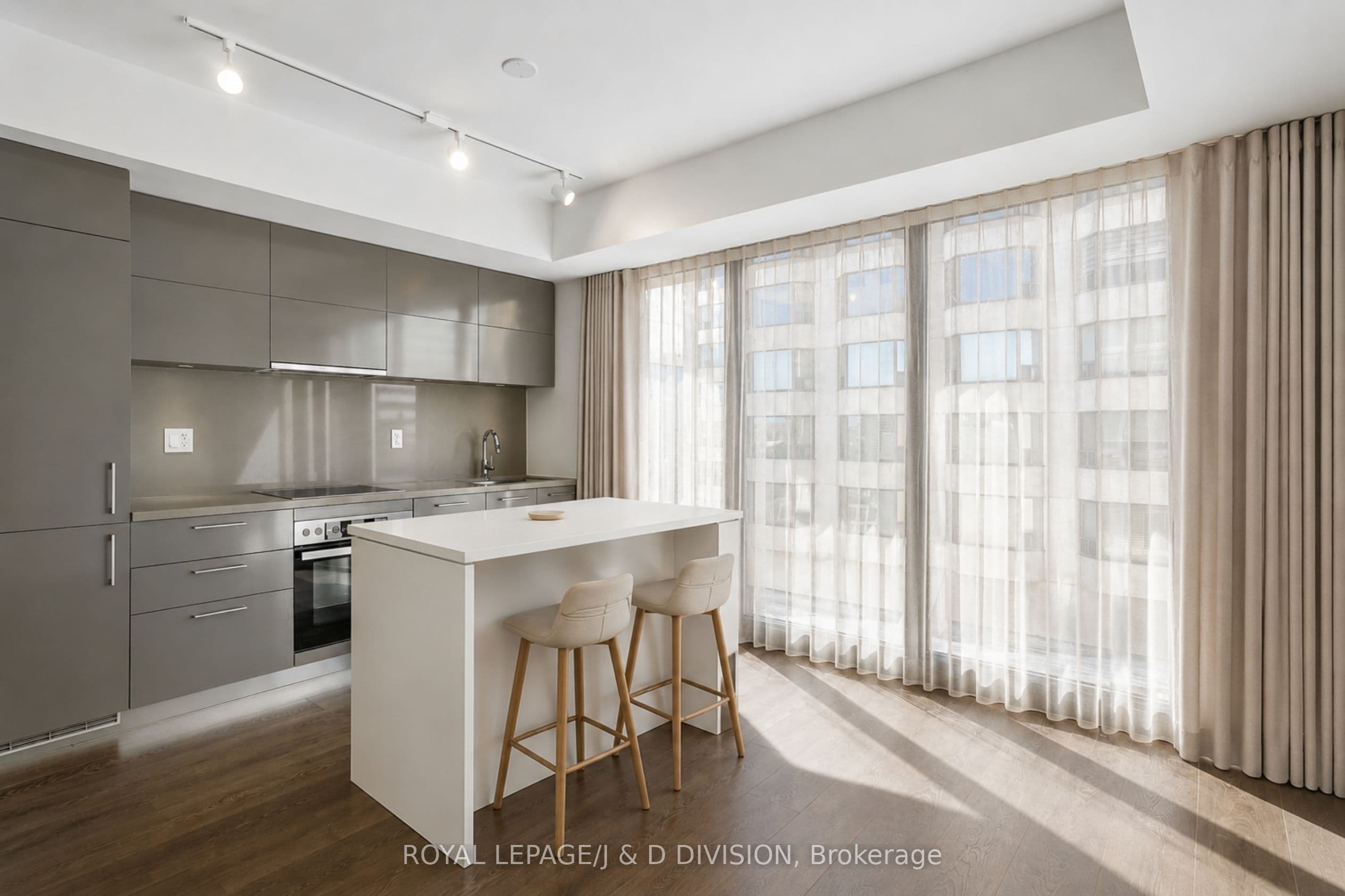 Unit 1705 188 Cumberland Street photo 1