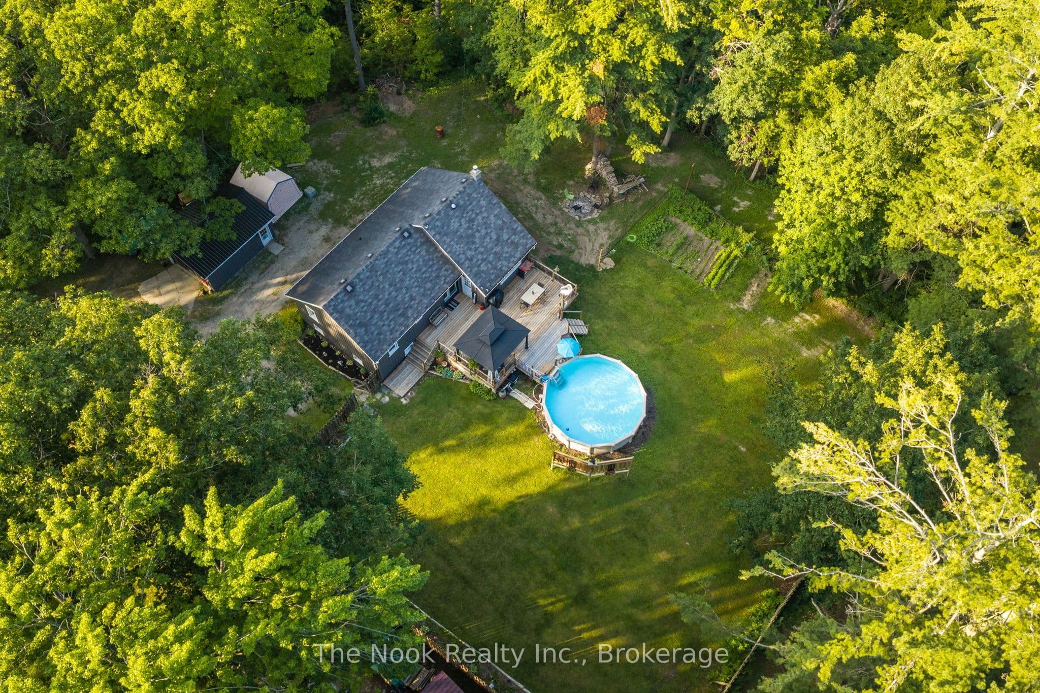 5203 Valleyview Crescent photo 1