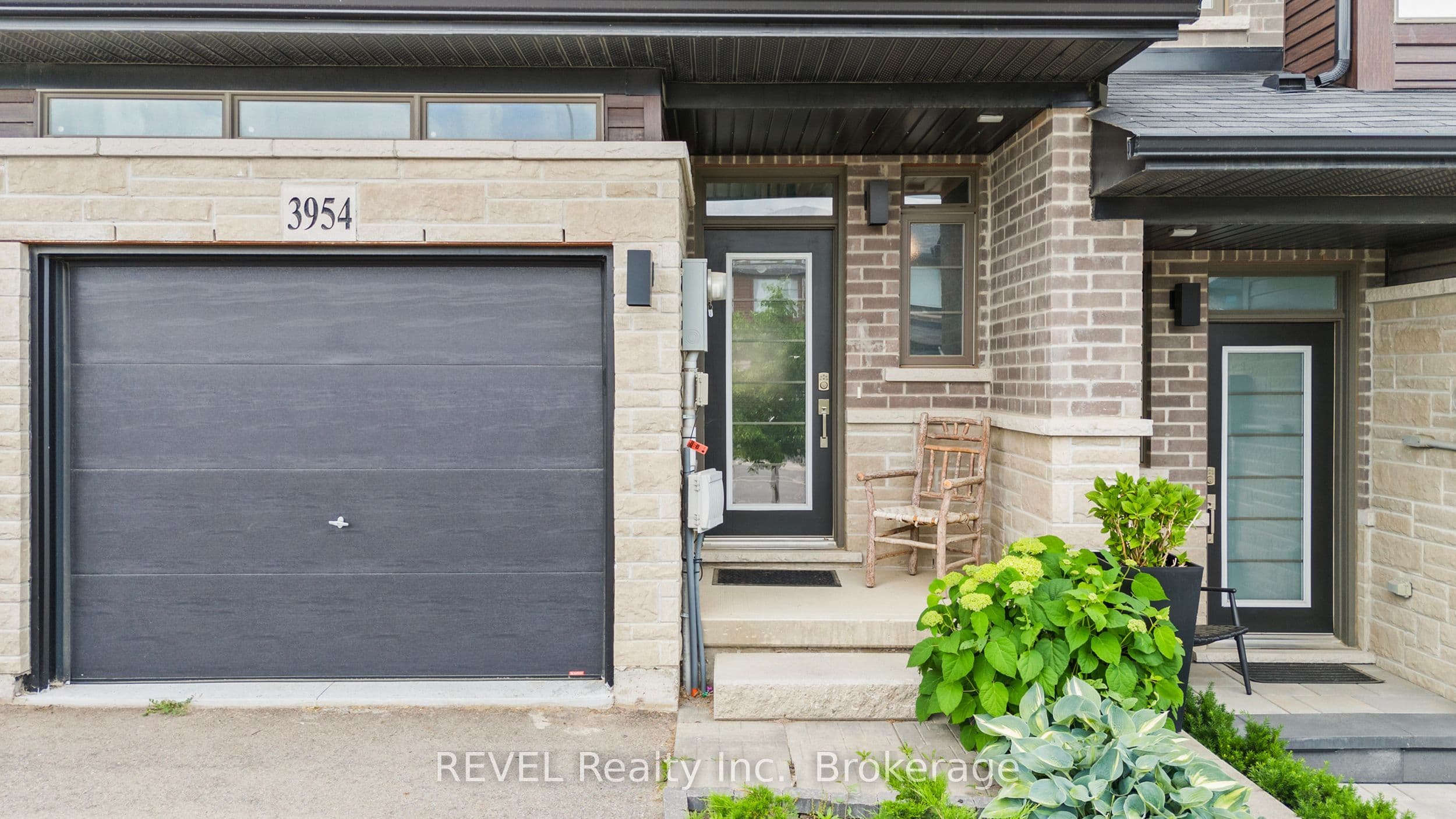 3954 Crown Street photo 1