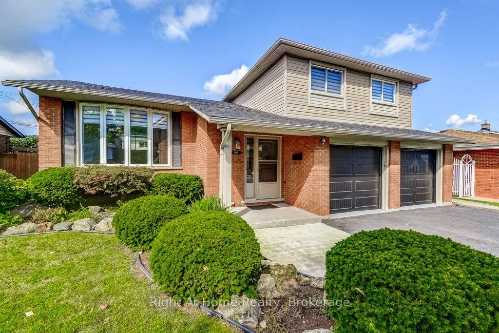 207 Montmorency Drive photo 1