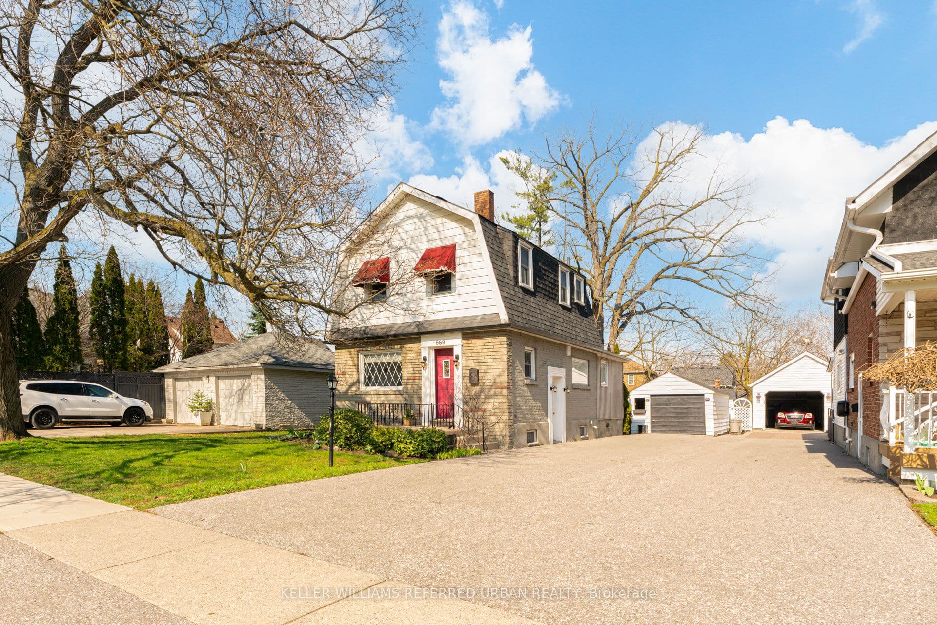 569 Masson Street photo 1