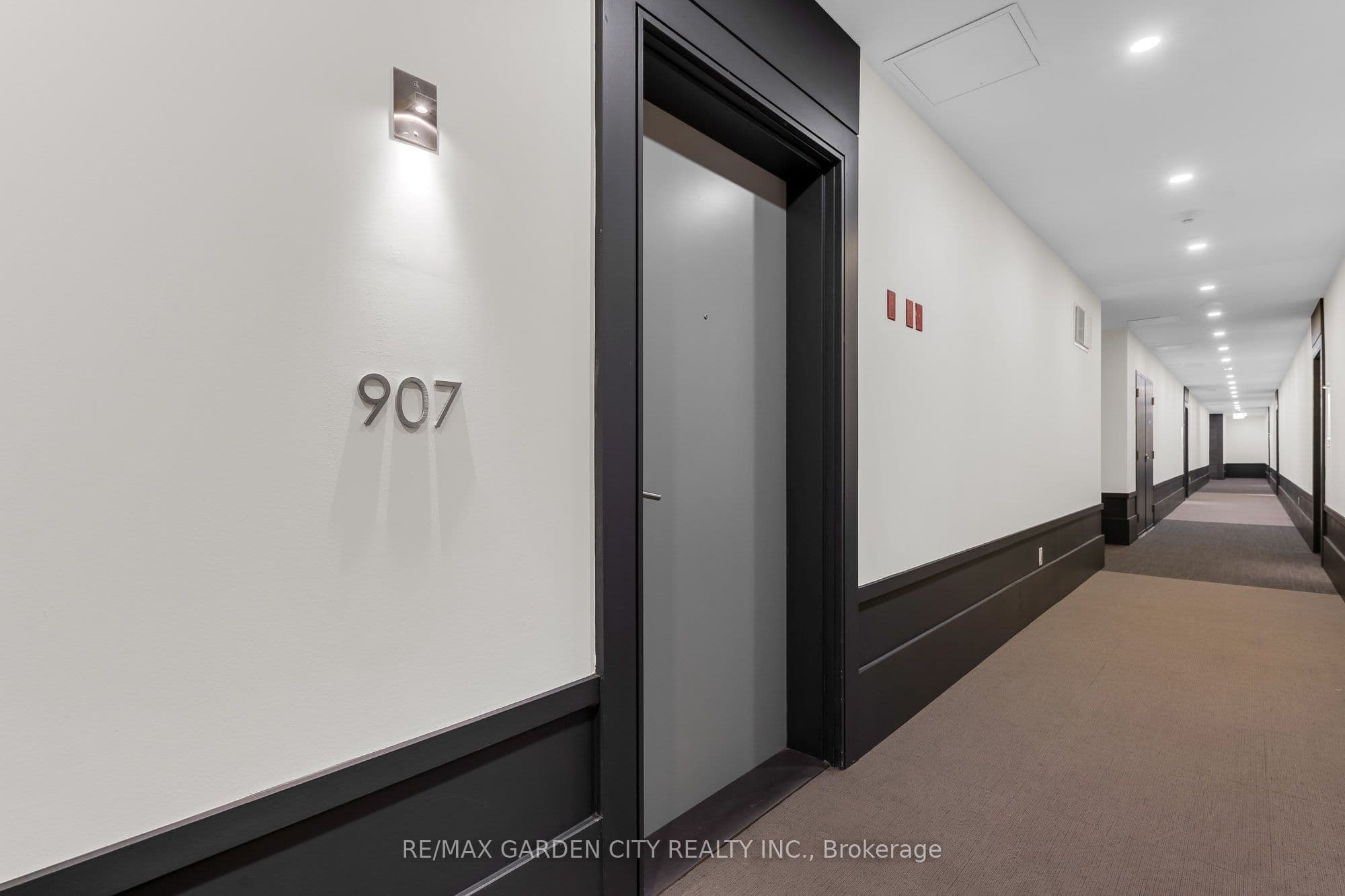 Unit 907 16 Concord Place photo 1