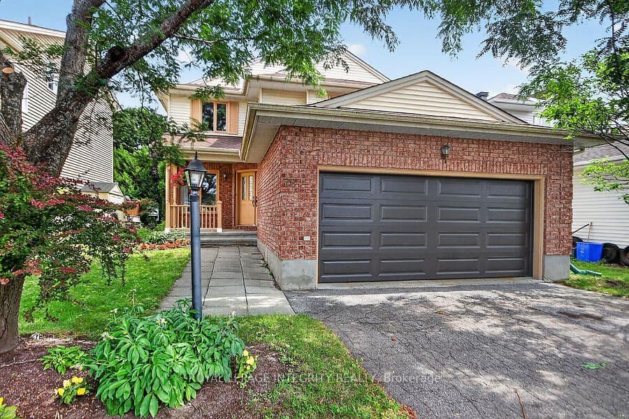 76 Saddlehorn Crescent photo 1