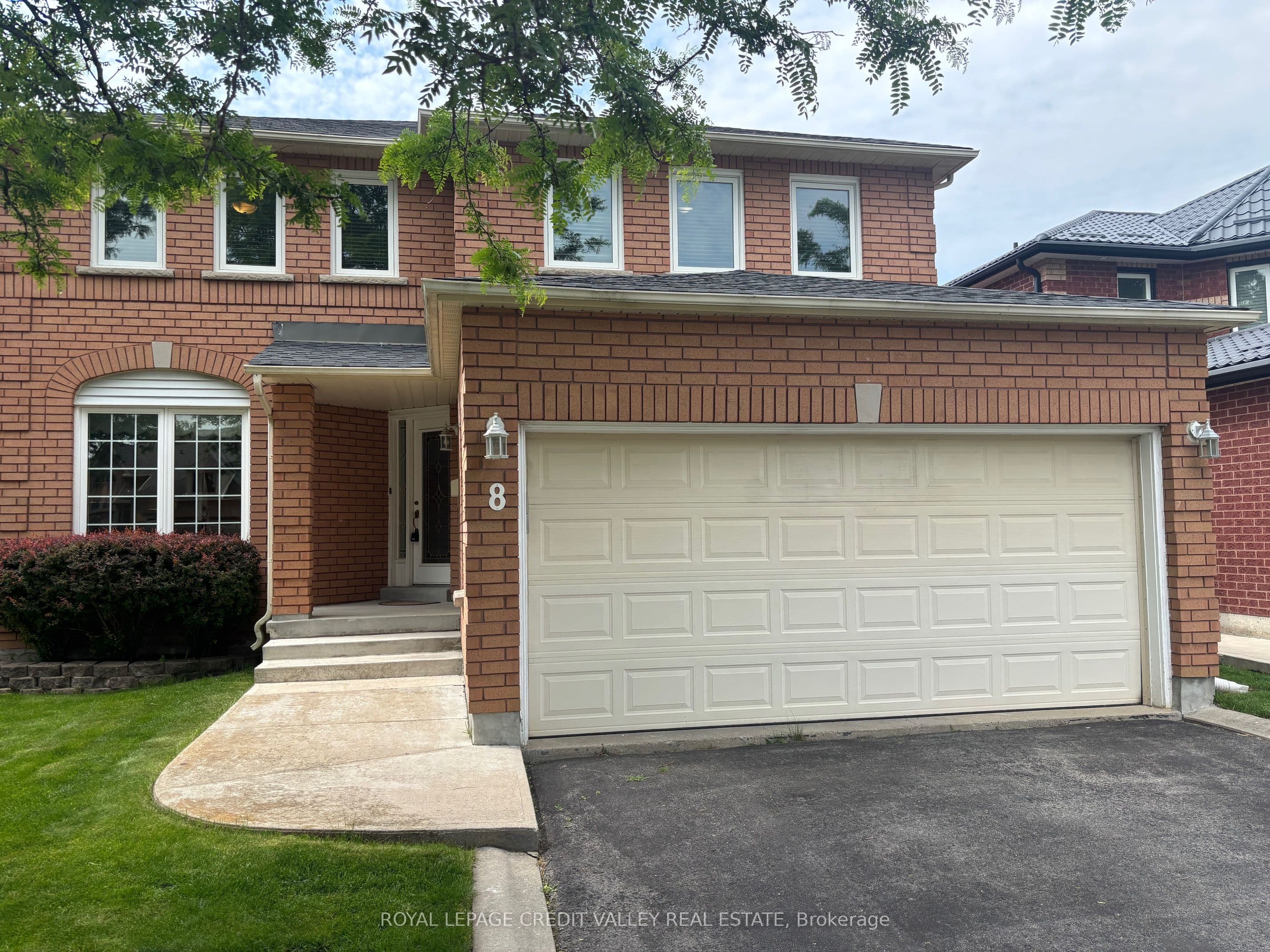 8 Livingston Drive photo 1