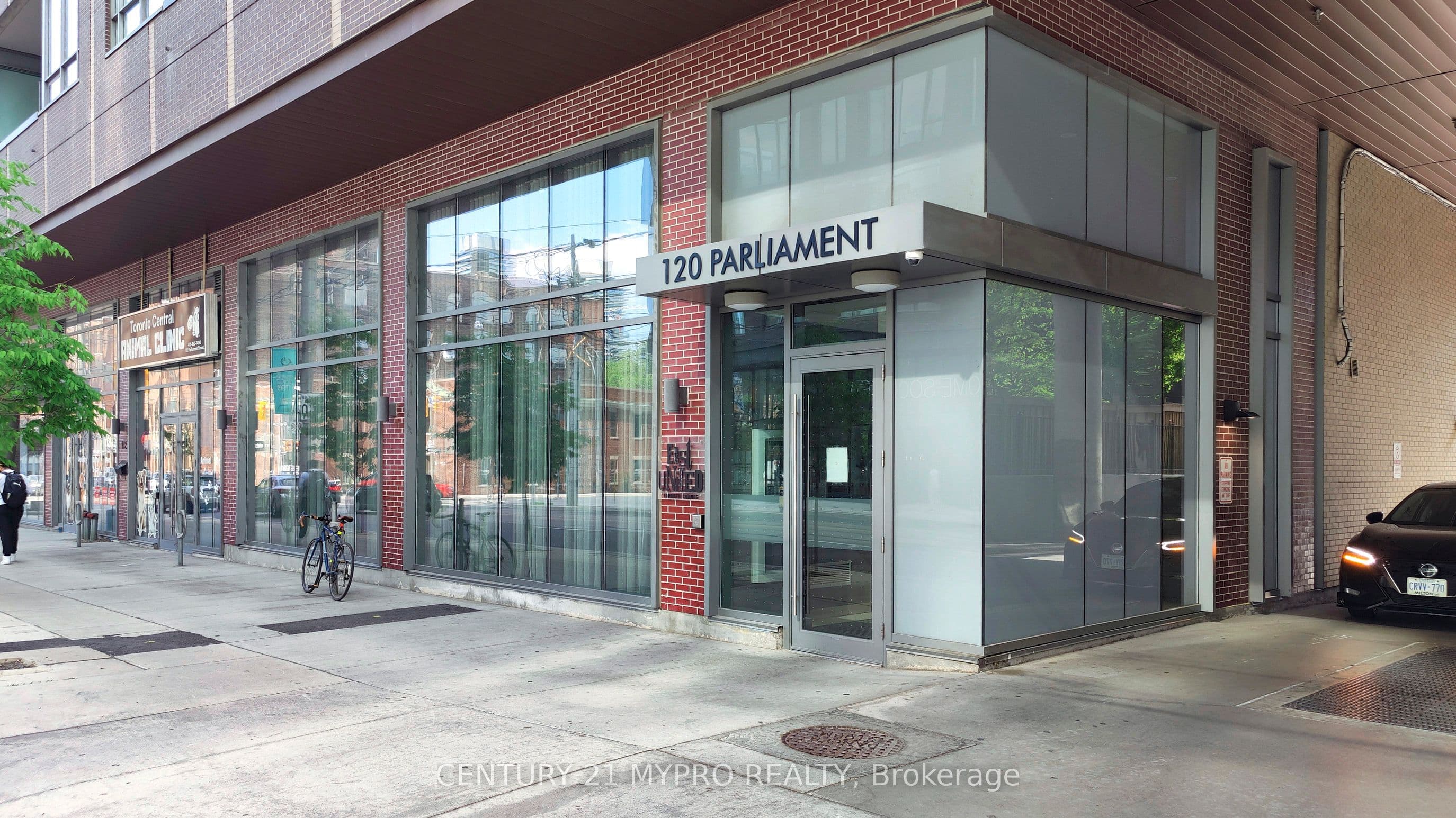 Unit 404 120 Parliament Street photo 1