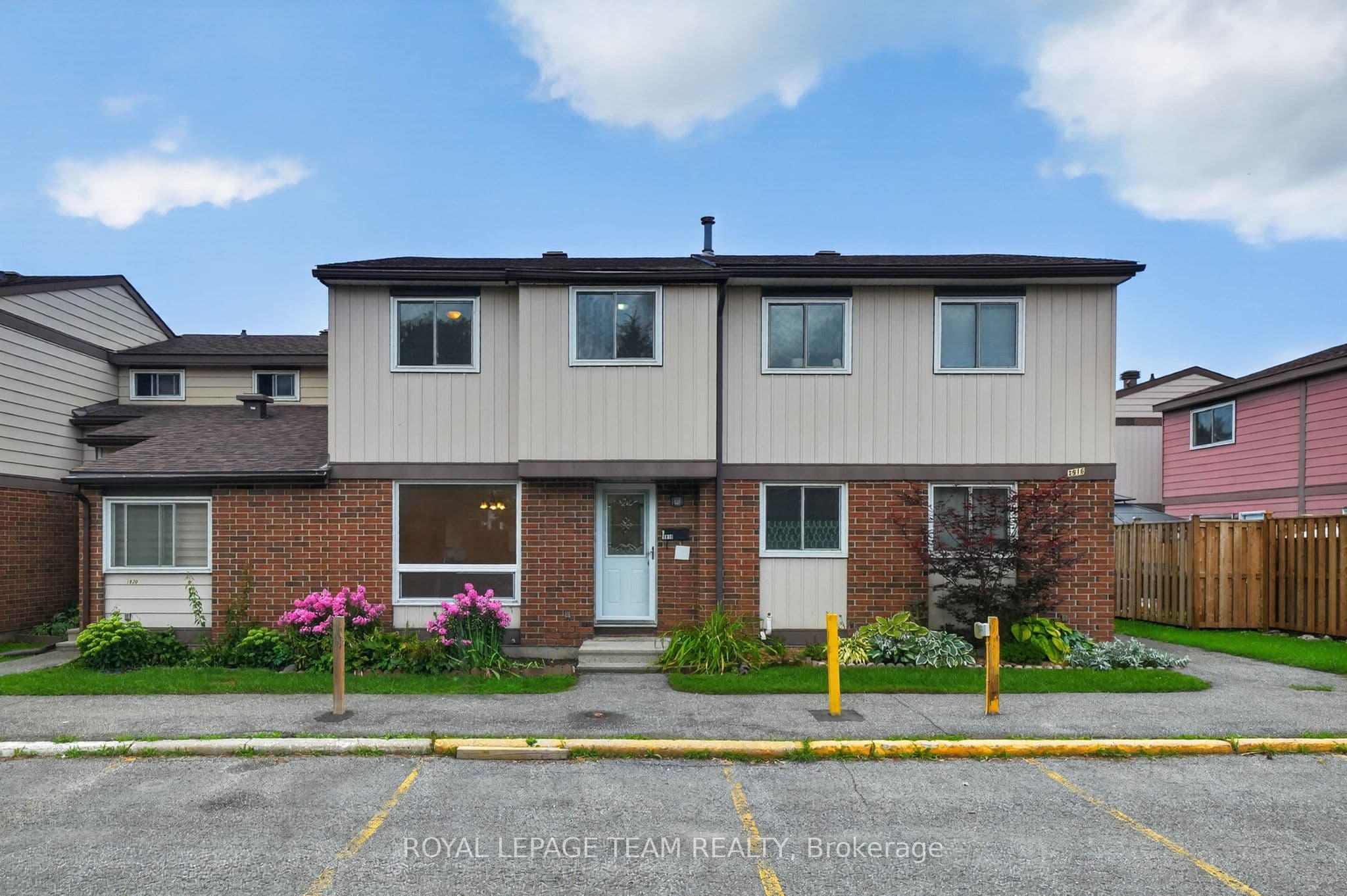 Unit 13 1918 Belmore Lane photo 1