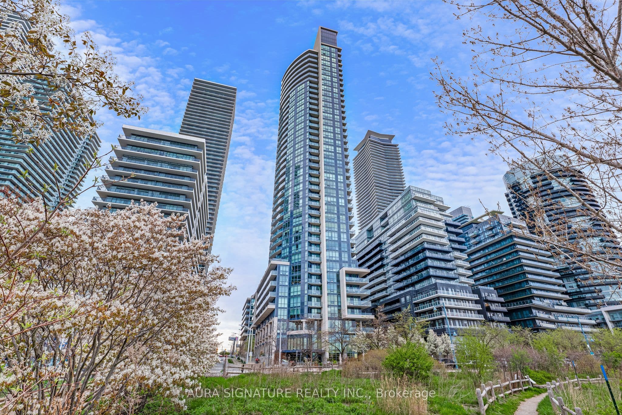 Unit 1004 59 Annie Craig Drive photo 1