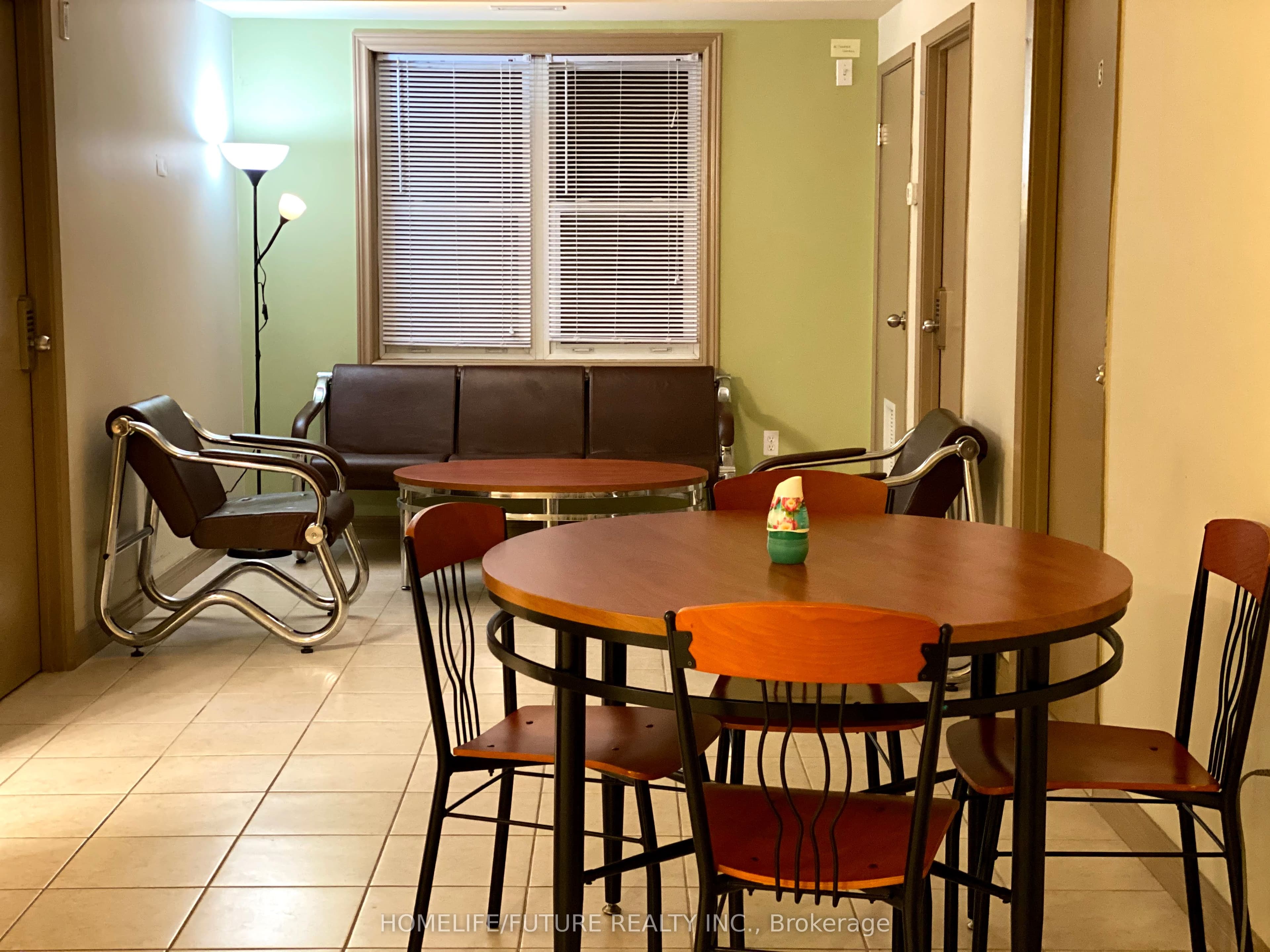 Unit 402 271 Lester Street photo 1