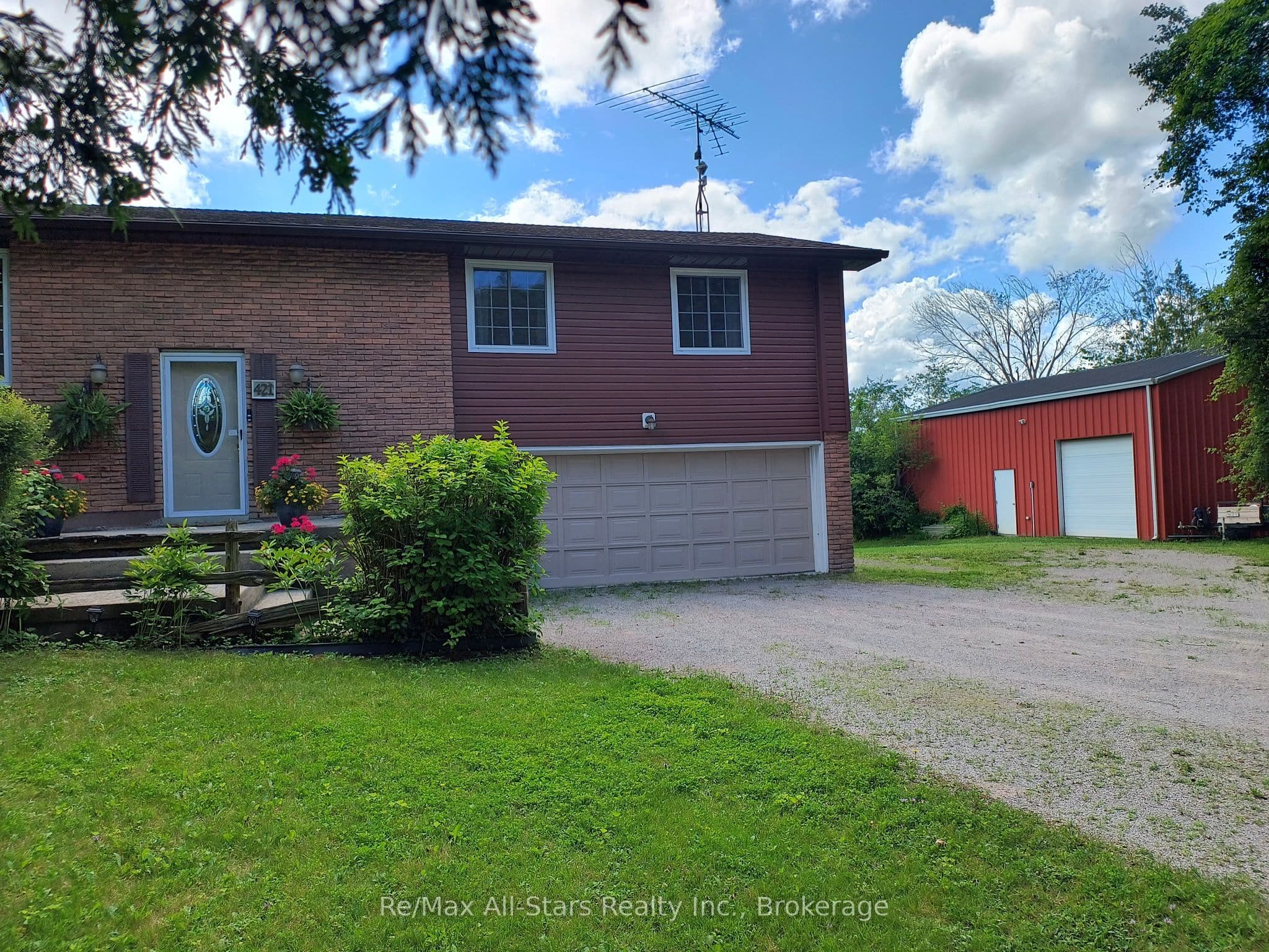 421 Ogemah Road photo 1
