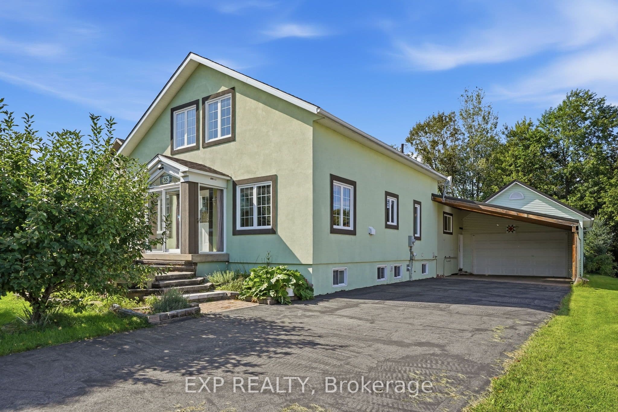 35 Brisson Street photo 1