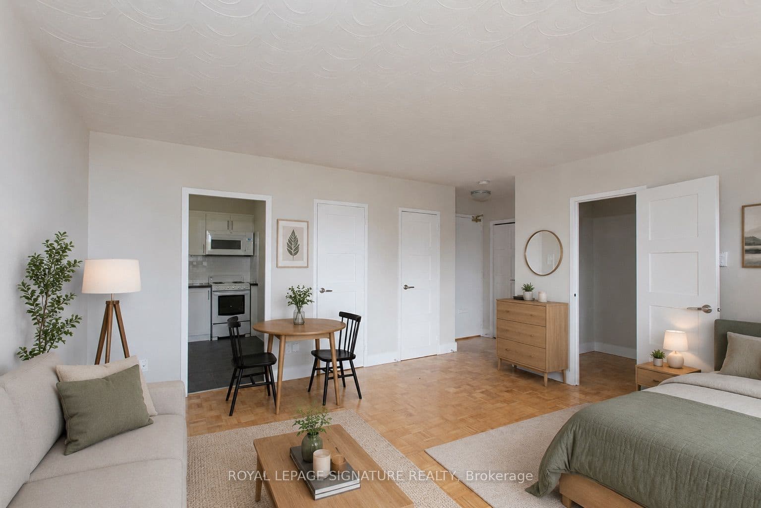 Unit 900 525 Eglinton Avenue photo 1