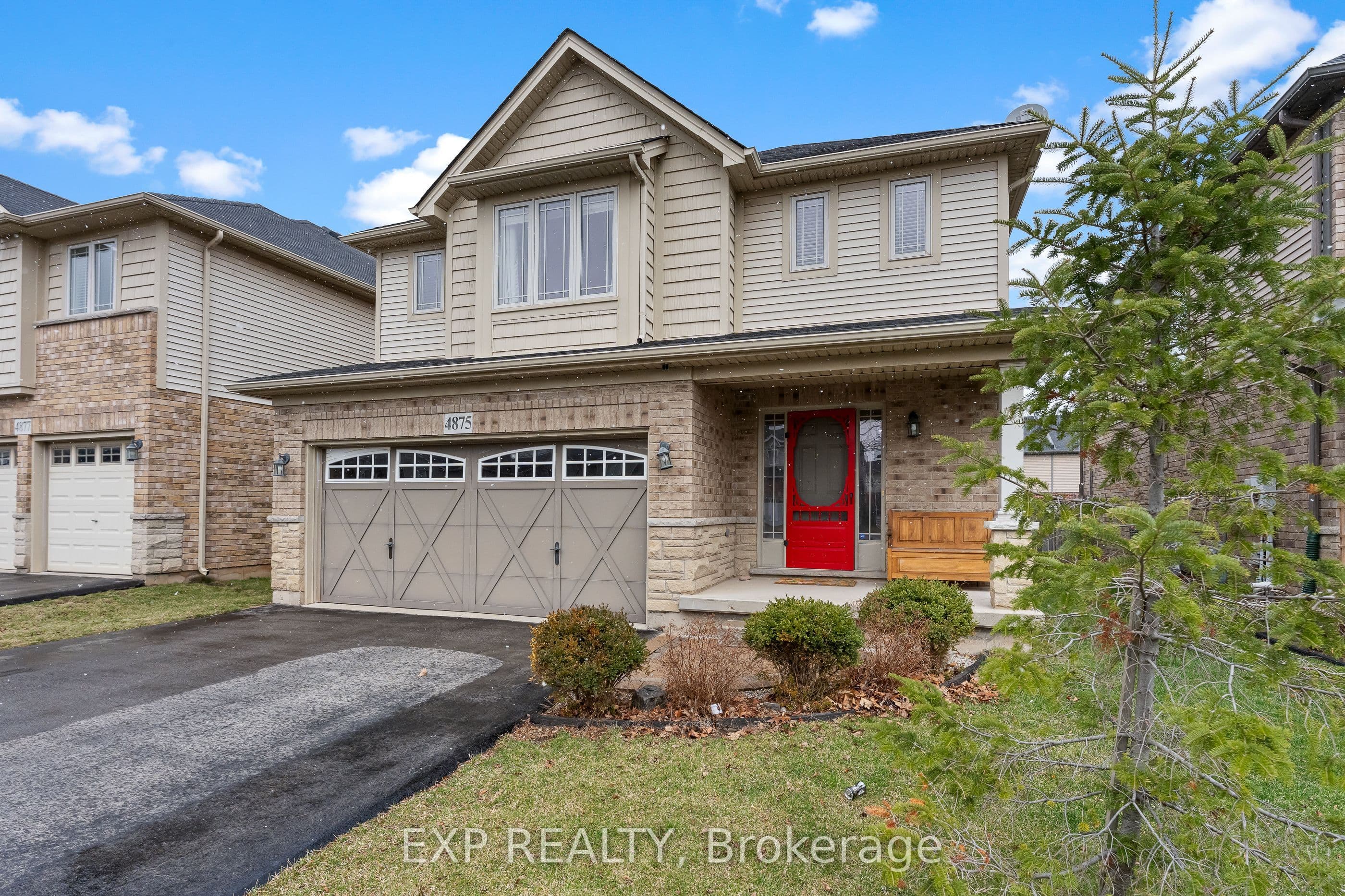 4875 John Street photo 1