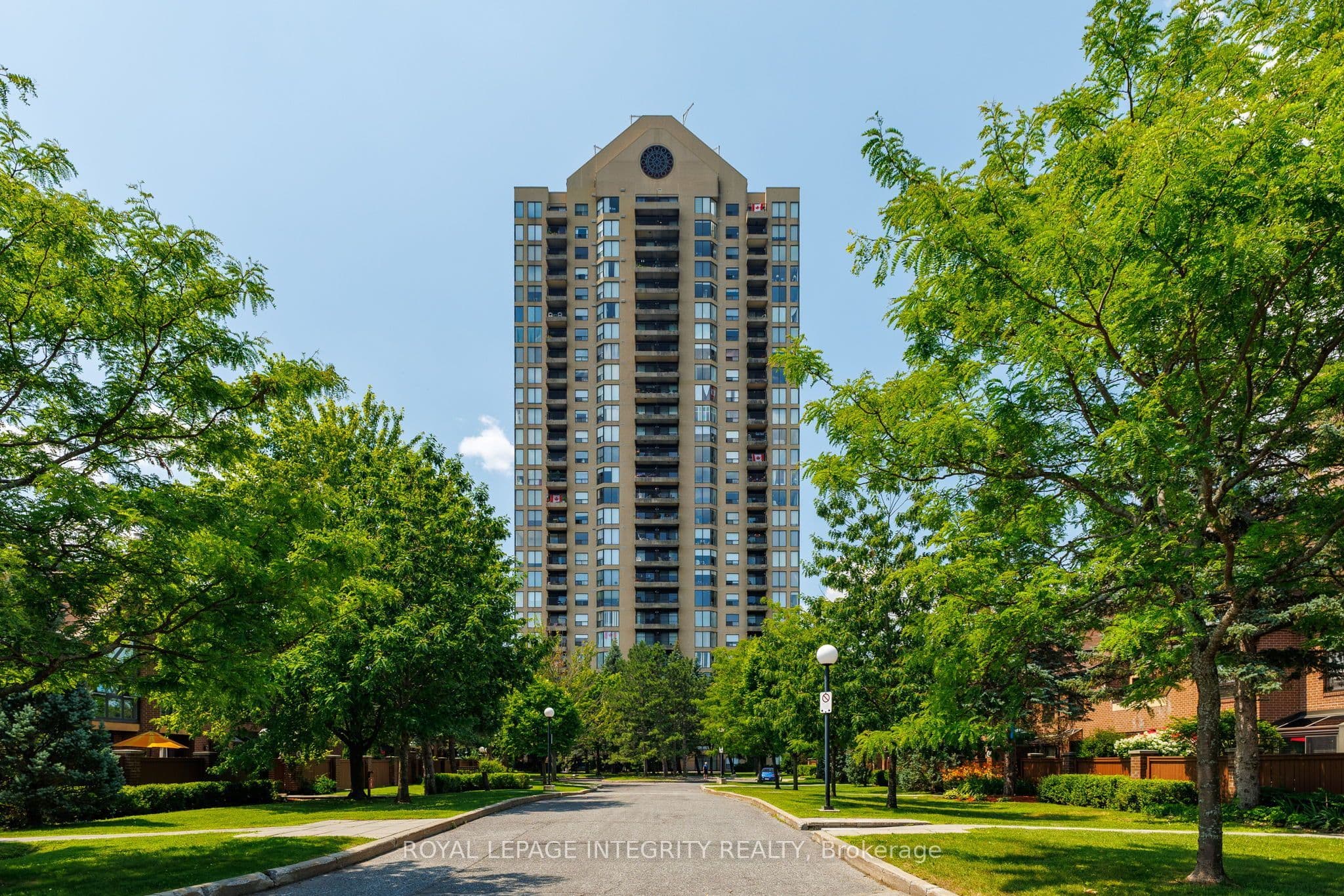 Unit 803 545 St Laurent Boulevard photo 1