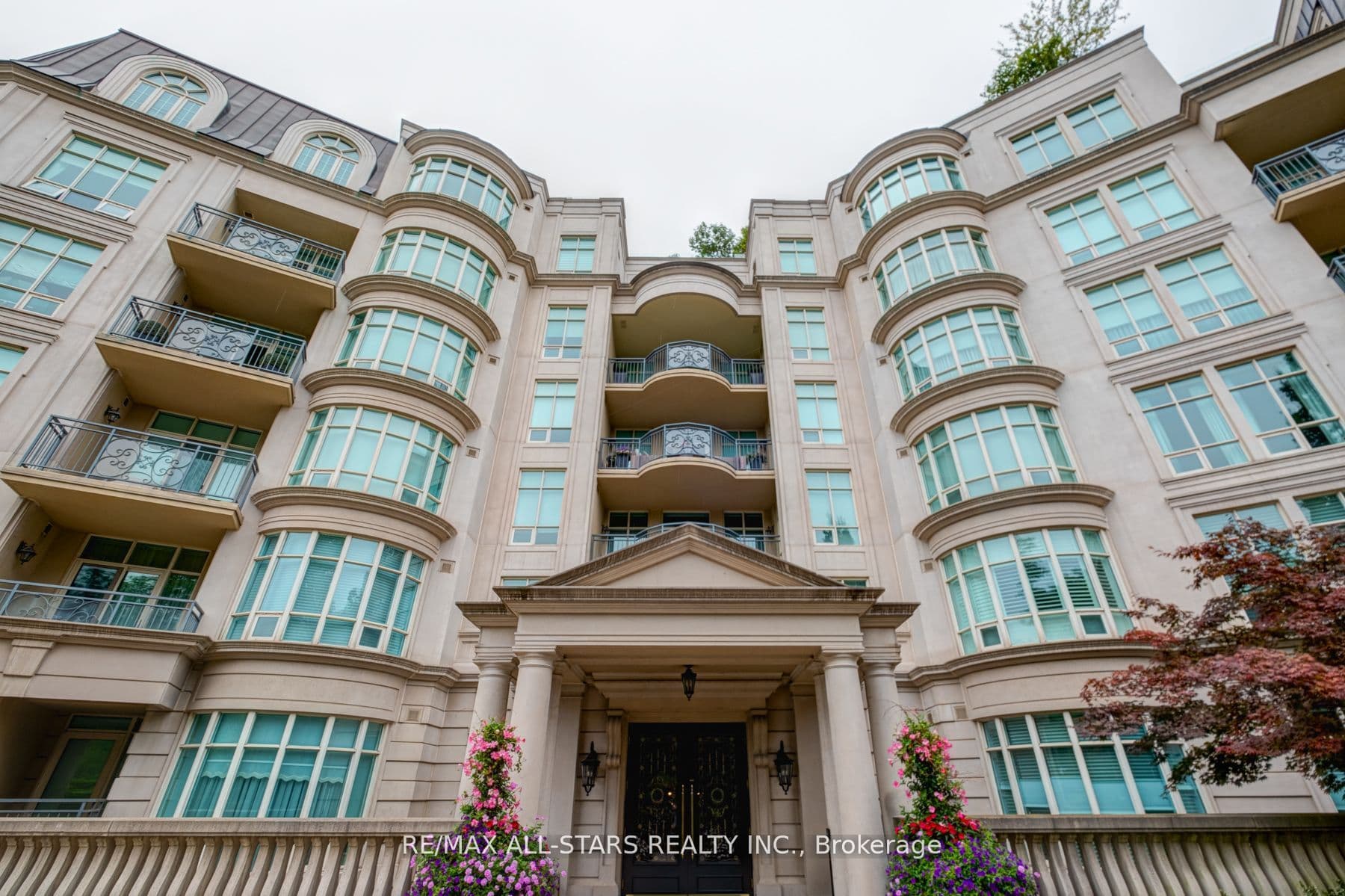 Unit 211 7071 Bayview Avenue photo 1