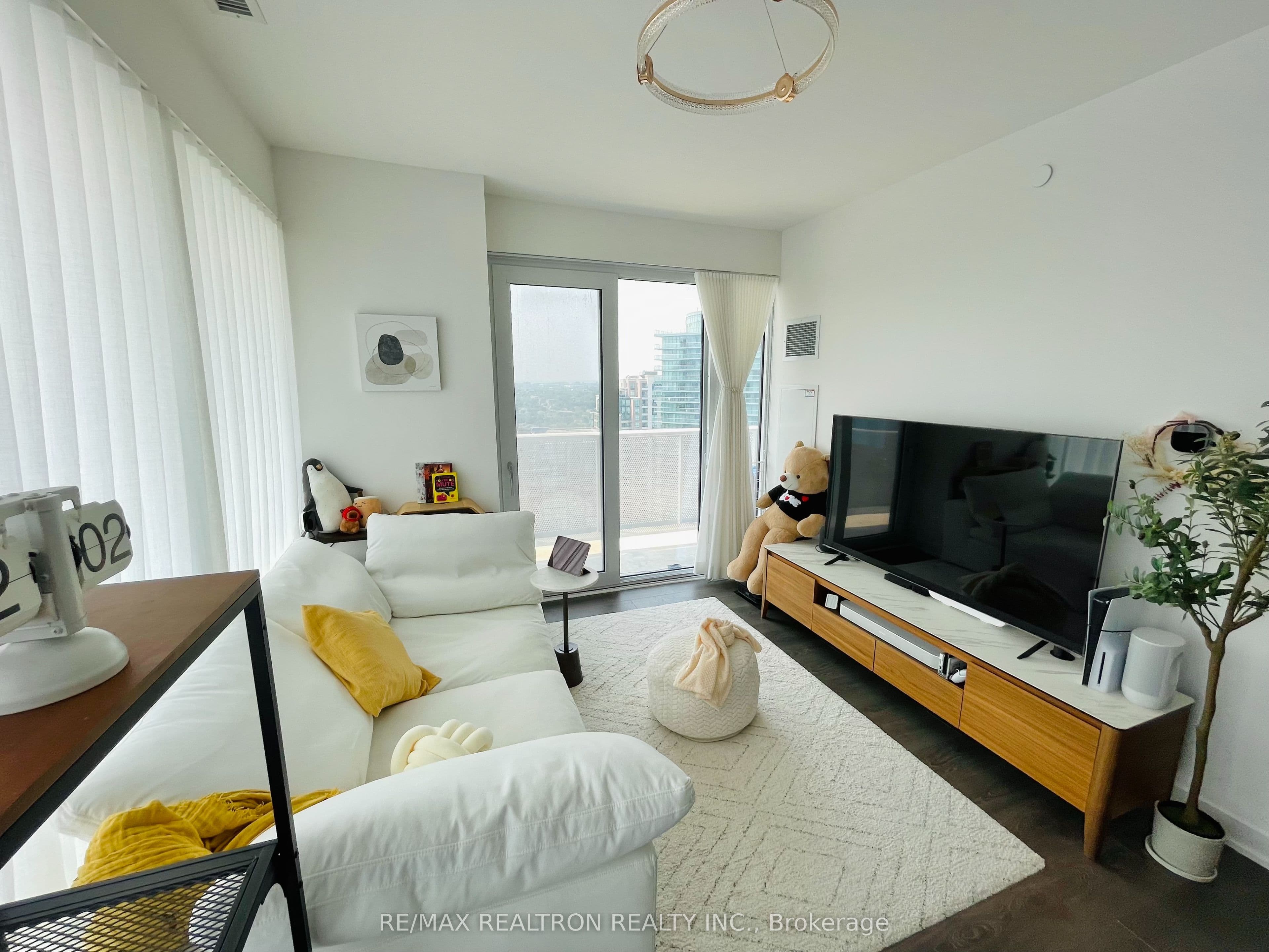 Unit 2002 15 Holmes Avenue photo 1