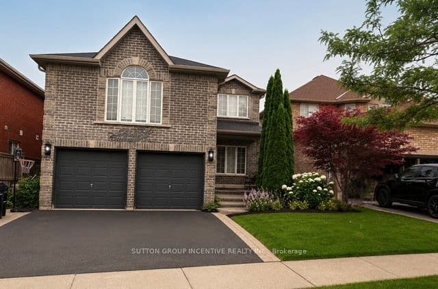 1305 Perniegie Crescent photo 1