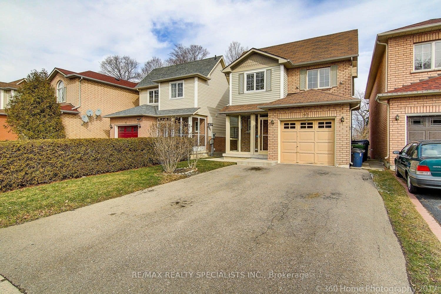 97 Piperbrook Crescent photo 1