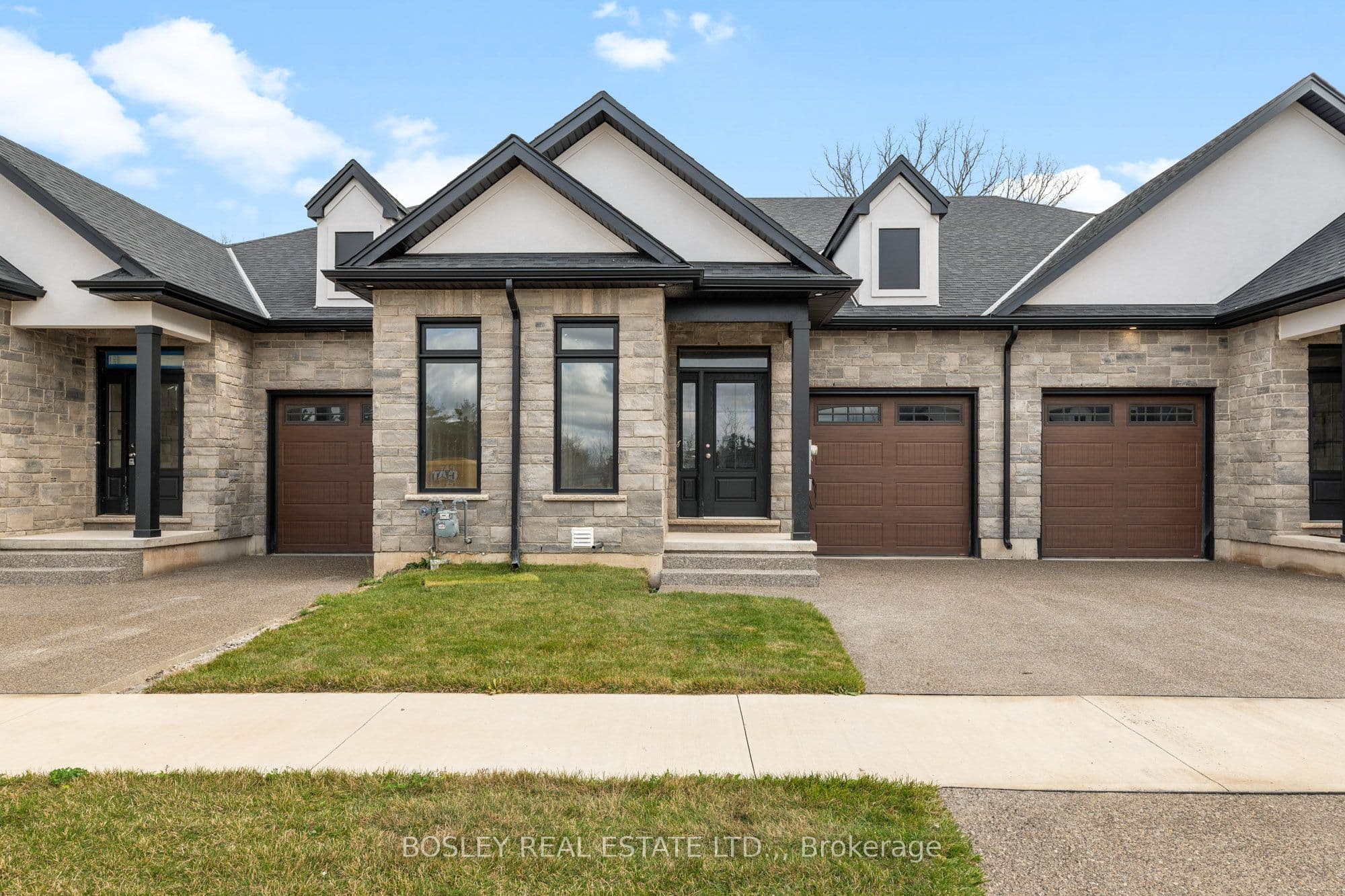 514 ROYAL RIDGE Drive photo 1